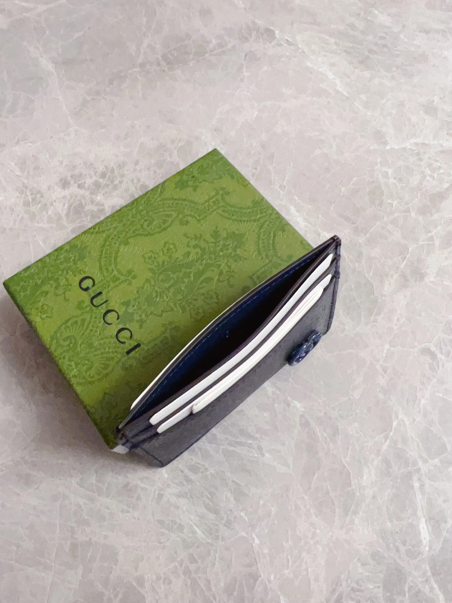 💰220🇭🇺🇭🇺The latest version of the GG marmont card holder at the counter🧃🧃Model: 657588, Color: Gram, black double G logo🧃🧃Imported original pig grain leather is perfect to the extreme,🧃🧃Exclusive real-life photos 🧃🧃Size: 11x7cm