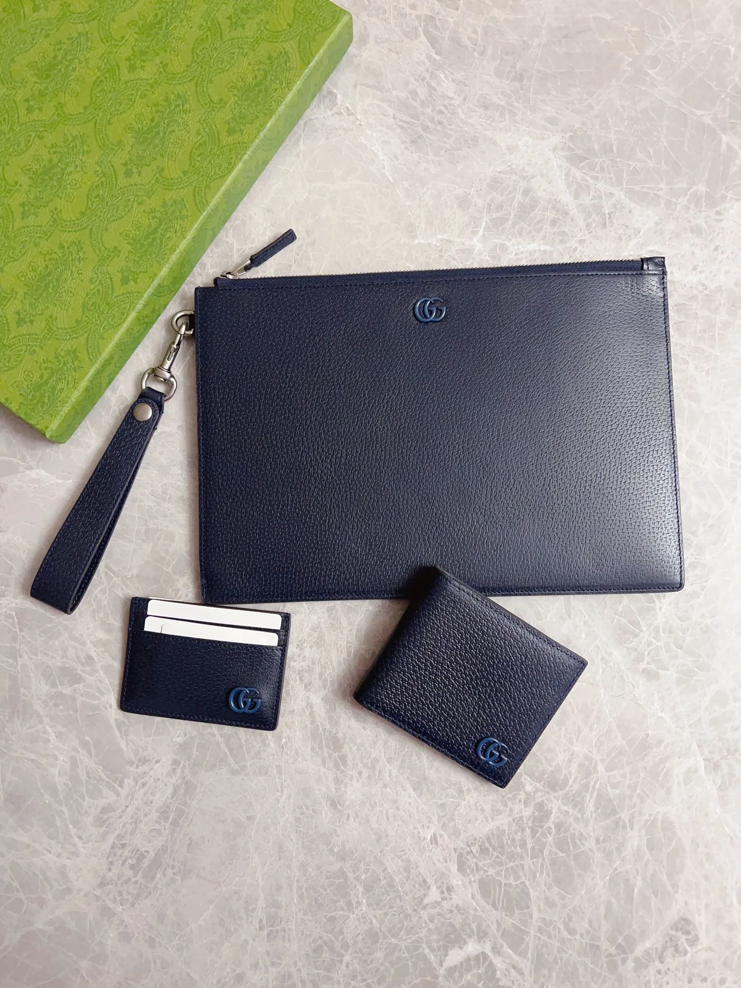 💰220🇭🇺🇭🇺The latest version of the GG marmont card holder at the counter🧃🧃Model: 657588, Color: Gram, black double G logo🧃🧃Imported original pig grain leather is perfect to the extreme,🧃🧃Exclusive real-life photos 🧃🧃Size: 11x7cm