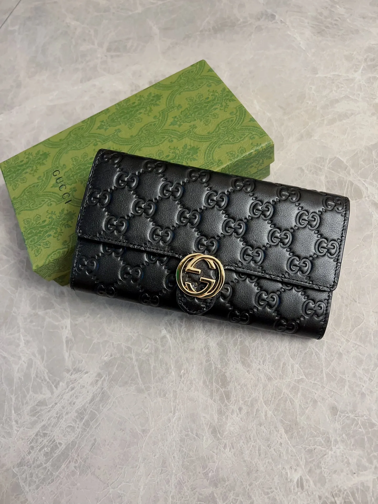 💰440 🇭🇺🇭🇺The latest model Original Ferrari leather ~ Pressed GⓂ️Ⓜ️Original double G hardware Ⓜ️Ⓜ️Exquisite oil edges! Model: 615524, size: 19x10x2.5cm, color: pressed G/black!