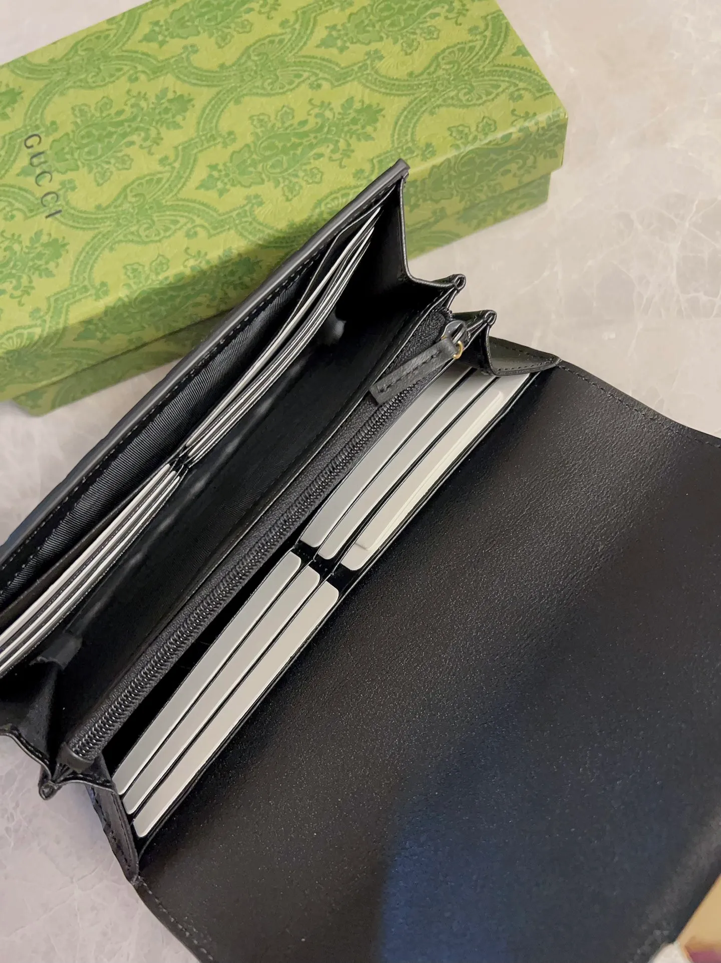 💰440 🇭🇺🇭🇺The latest model Original Ferrari leather ~ Pressed GⓂ️Ⓜ️Original double G hardware Ⓜ️Ⓜ️Exquisite oil edges! Model: 615524, size: 19x10x2.5cm, color: pressed G/black!