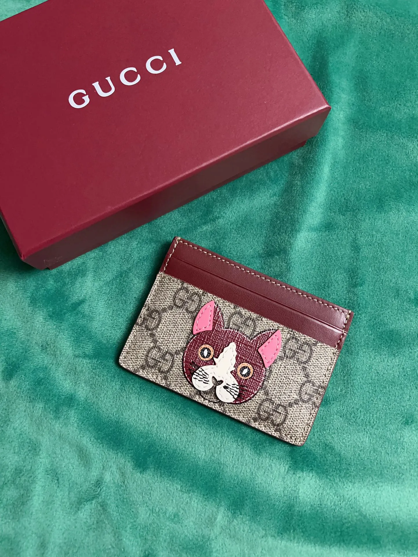 💰260 🇭🇺🇭🇺New product on official website! Exquisite small card holder PVC with burgundy calfskin, 🤡🤡cut and printed with cute and exquisite cartoon patterns! 🤡🤡Style number 818769, size: 11x7cm, 🤡🤡little red cat, puppy, panda, owl, exquisite and cute! Original product!