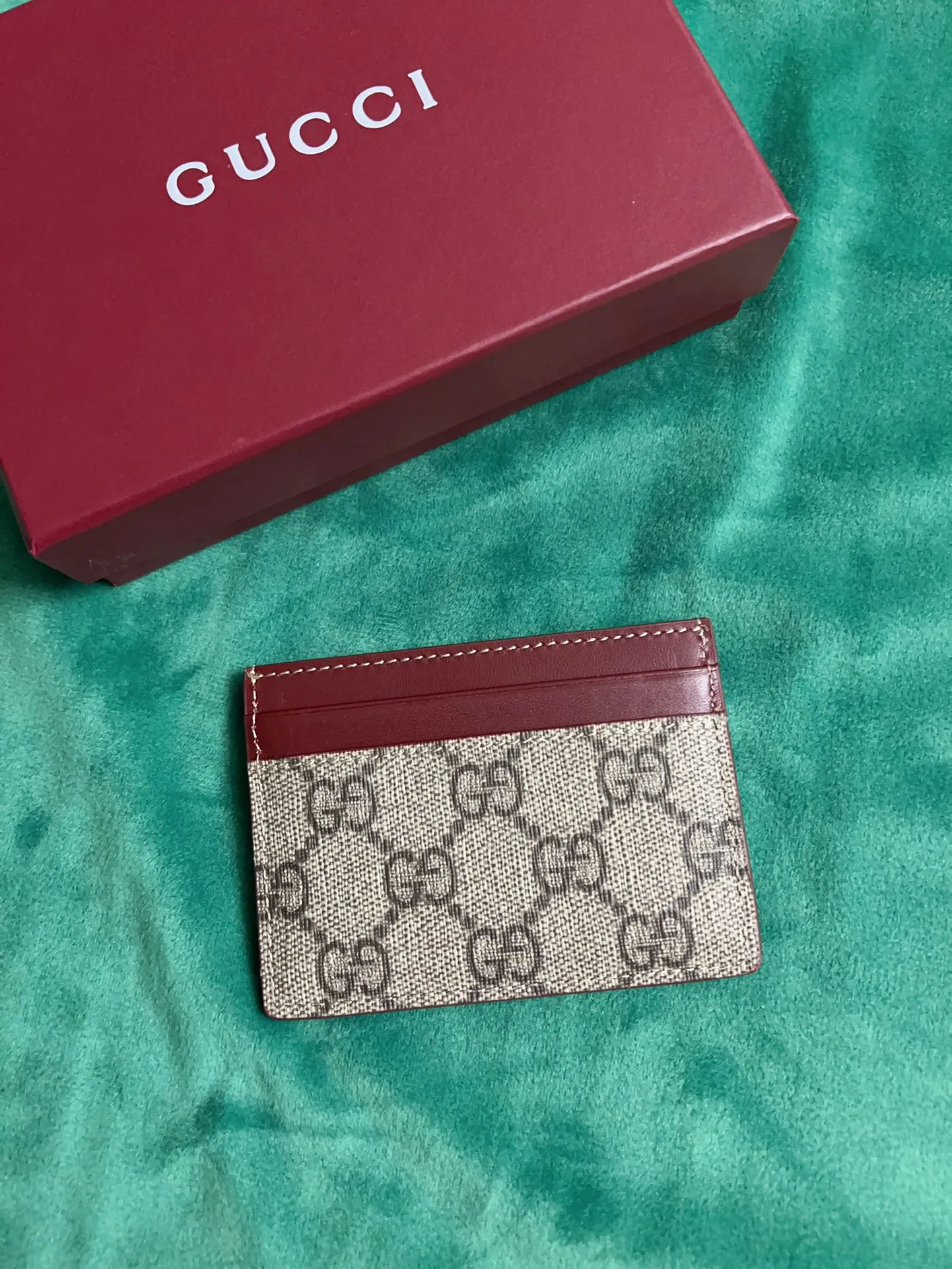 💰260 🇭🇺🇭🇺New product on official website! Exquisite small card holder PVC with burgundy calfskin, 🤡🤡cut and printed with cute and exquisite cartoon patterns! 🤡🤡Style number 818769, size: 11x7cm, 🤡🤡little red cat, puppy, panda, owl, exquisite and cute! Original product!