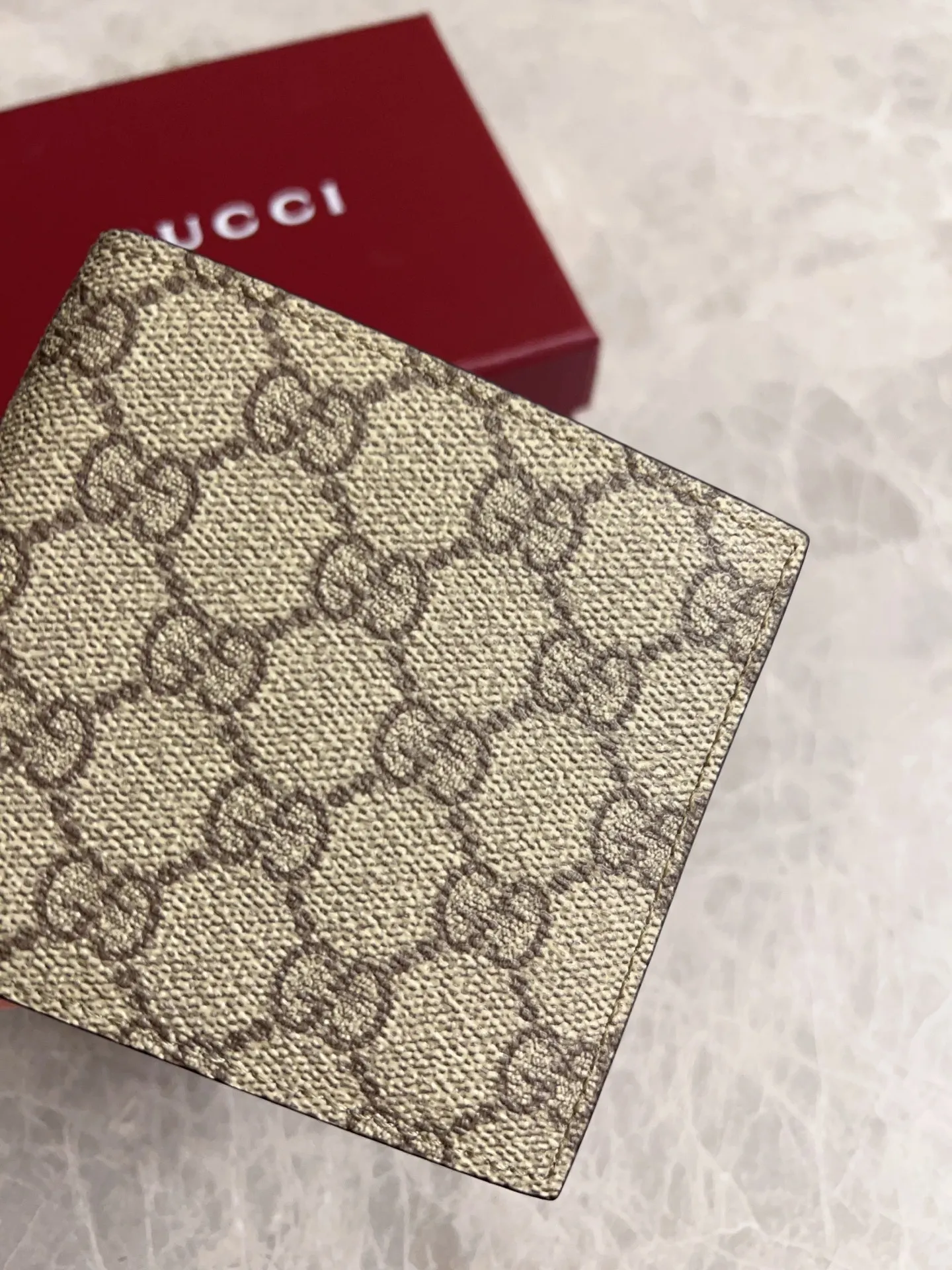 💰320🇭🇺🇭🇺GG Emblem series reinterprets the classic double G pattern with creative design and innovative functions. 🍃🍃New granular PVC fabric with original factory calfskin, fashionable and versatile! 🍃🍃Brown, black Style number: 821201 (card + coin bag) Size: 11x9cm