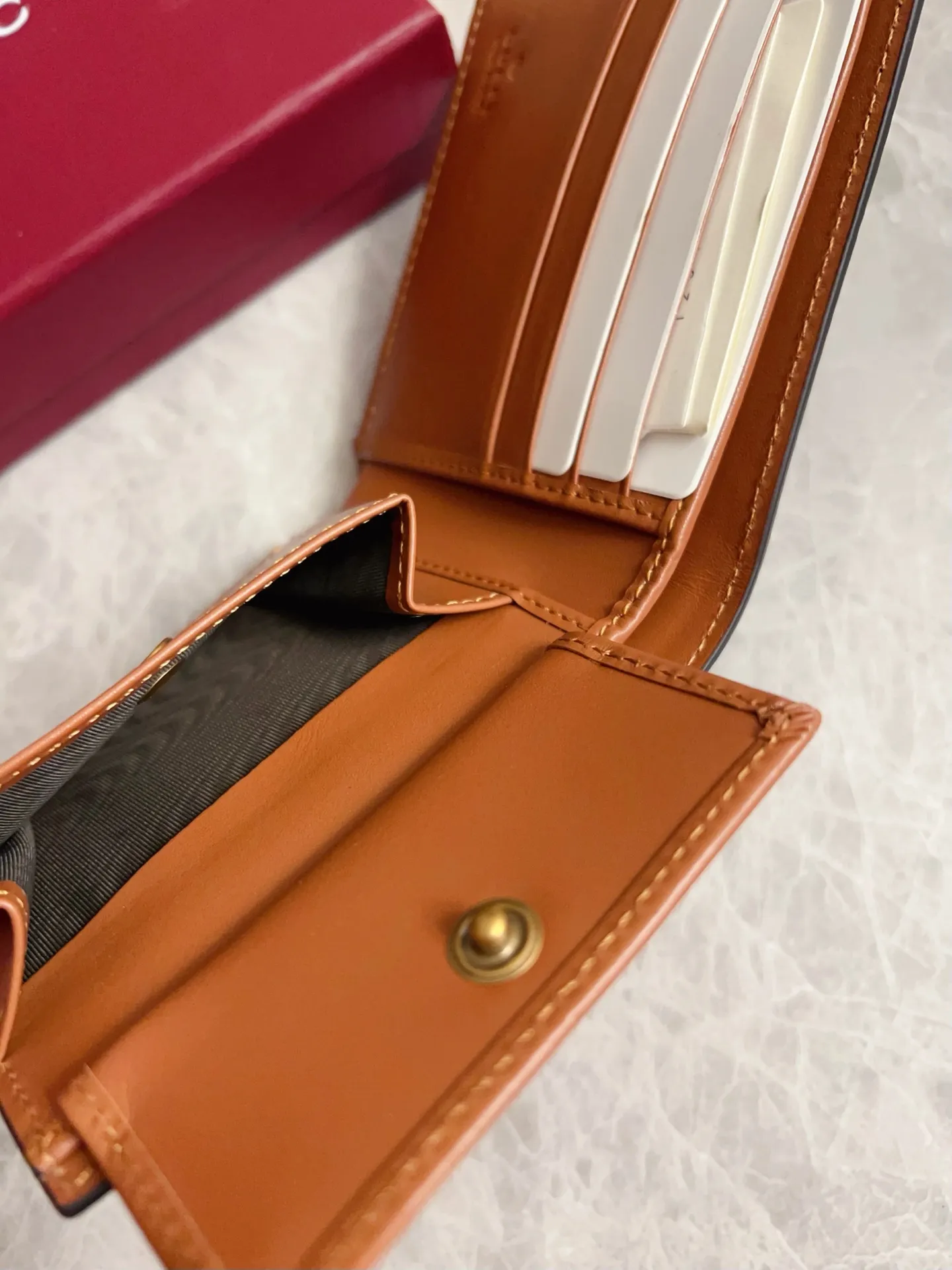 💰320🇭🇺🇭🇺GG Emblem series reinterprets the classic double G pattern with creative design and innovative functions. 🍃🍃New granular PVC fabric with original factory calfskin, fashionable and versatile! 🍃🍃Brown, black Style number: 821201 (card + coin bag) Size: 11x9cm