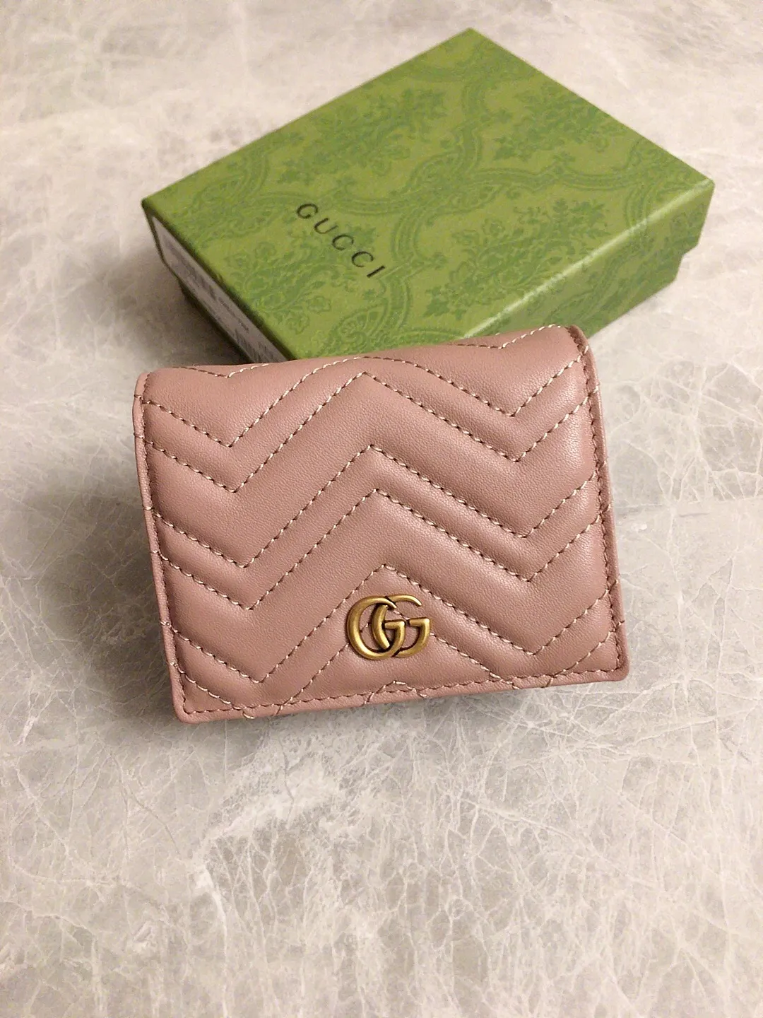 💰340 🇭🇺🇭🇺 The latest ~ GG Marmont card holder 👛👛 chevron pattern quilted original leather, 💋💋 GG logo pattern on the back, bronze hardware accessories 👛👛 Style number: 466492, size: W11*H8*D3 cm , Color: black, bright red, dark green, nude pink