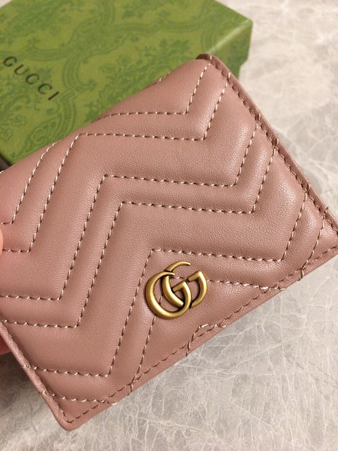 💰340 🇭🇺🇭🇺 The latest ~ GG Marmont card holder 👛👛 chevron pattern quilted original leather, 💋💋 GG logo pattern on the back, bronze hardware accessories 👛👛 Style number: 466492, size: W11*H8*D3 cm , Color: black, bright red, dark green, nude pink