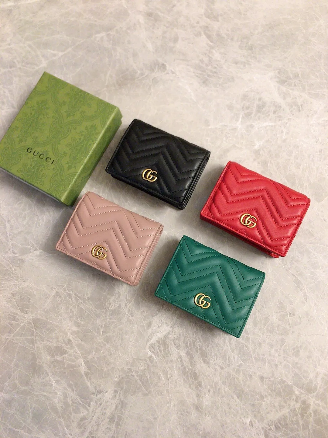 💰340 🇭🇺🇭🇺 The latest ~ GG Marmont card holder 👛👛 chevron pattern quilted original leather, 💋💋 GG logo pattern on the back, bronze hardware accessories 👛👛 Style number: 466492, size: W11*H8*D3 cm , Color: black, bright red, dark green, nude pink