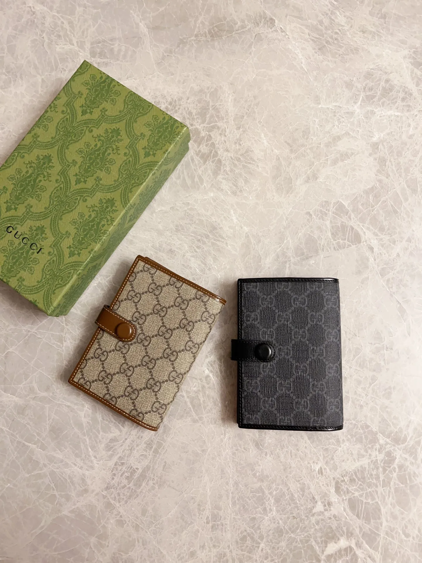 💰350 Real photos! Passport holder model number 724562 Pvc brown black pvc ~🎈🎈🎈 size: width 10.5x height 14.5, 🎉🎉🎉 shipped!