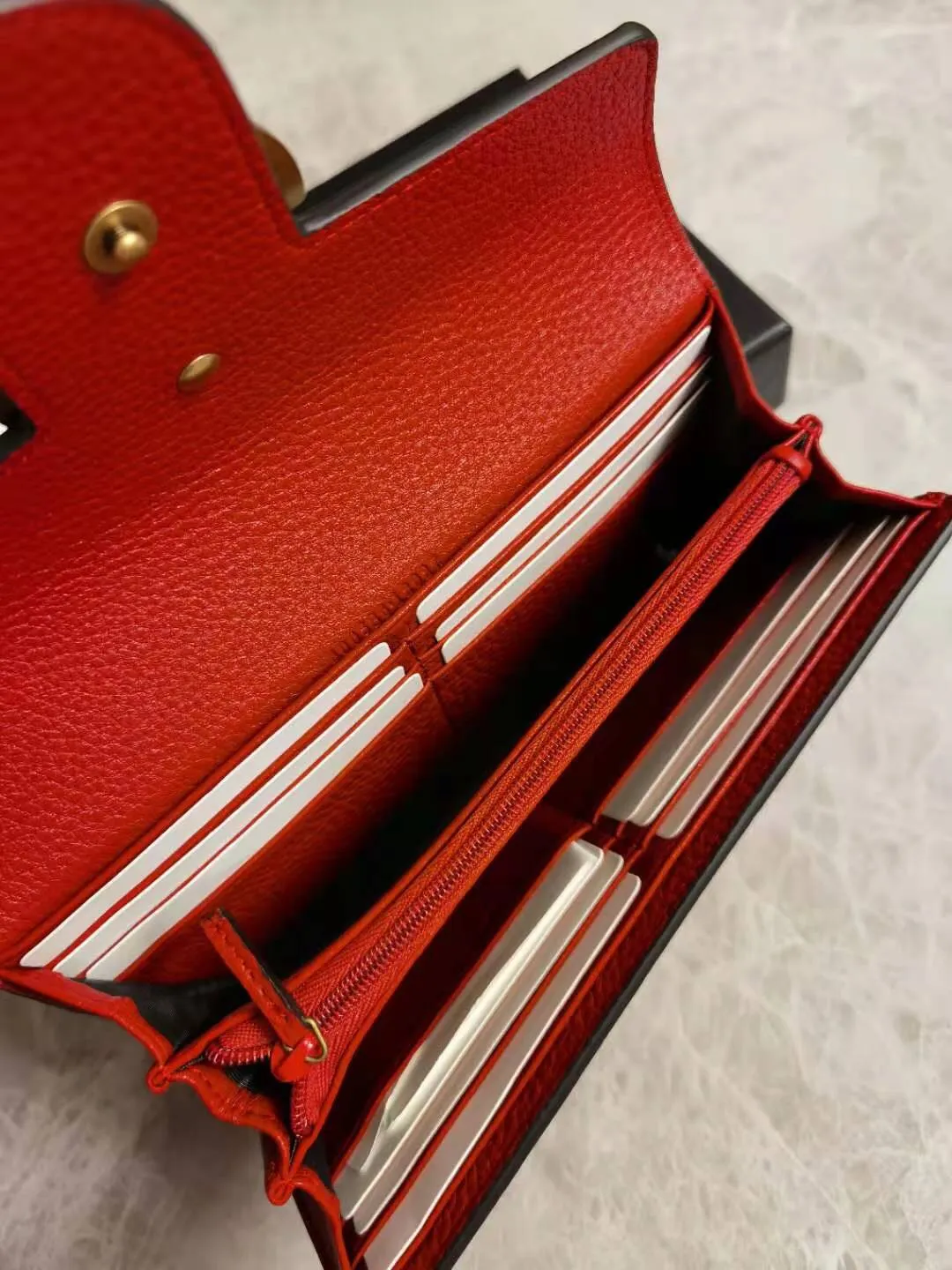💰 420🇭🇺🇭🇺Original product! The latest model in the counter, 🦄🦄Top imported first-layer textured cowhide^_^24K high temperature electroplating hardware^_^Perfect stitching 🦄🦄Comparable to genuine products🦄🦄Model number: 400586 Color: black, nude pink, bright red, size: 19.5-10-2.5cm