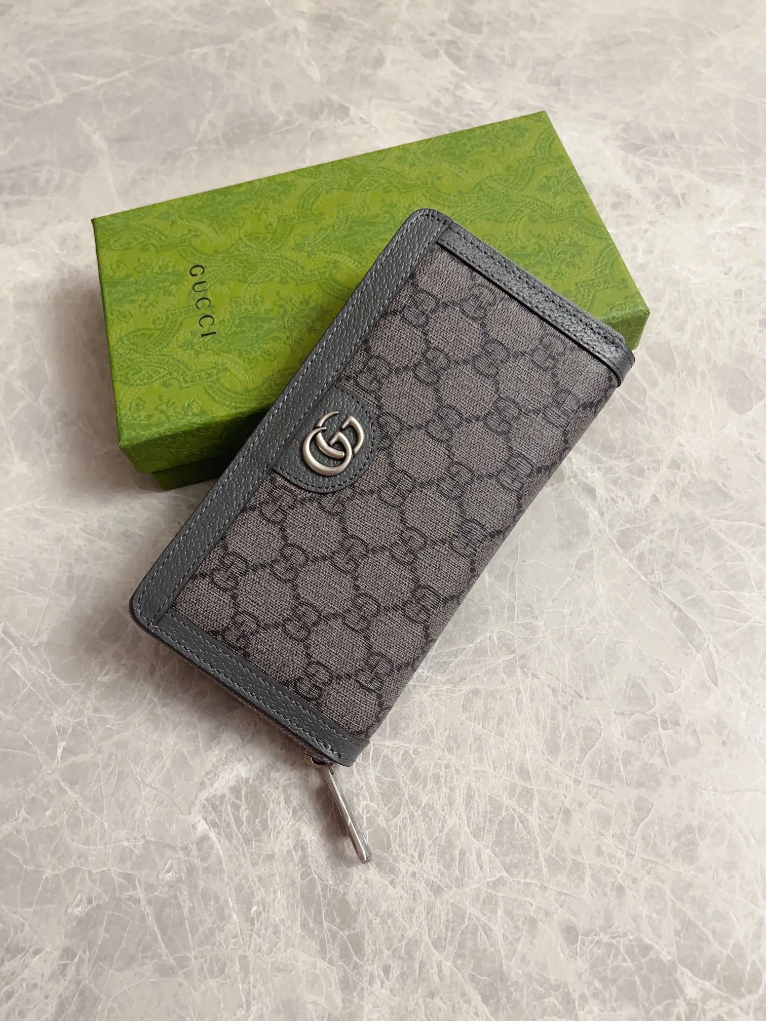 💰440 🇭🇺🇭🇺GucciO’s latest phidia series zipper bag, Ophidia series items have endless retro feelings. Gray GG Supreme canvas, gray cowhide piping, palladium tone hardware Double G Model: 706844 Dimensions: 19x 10x2.5cm Color: gray/pvc.