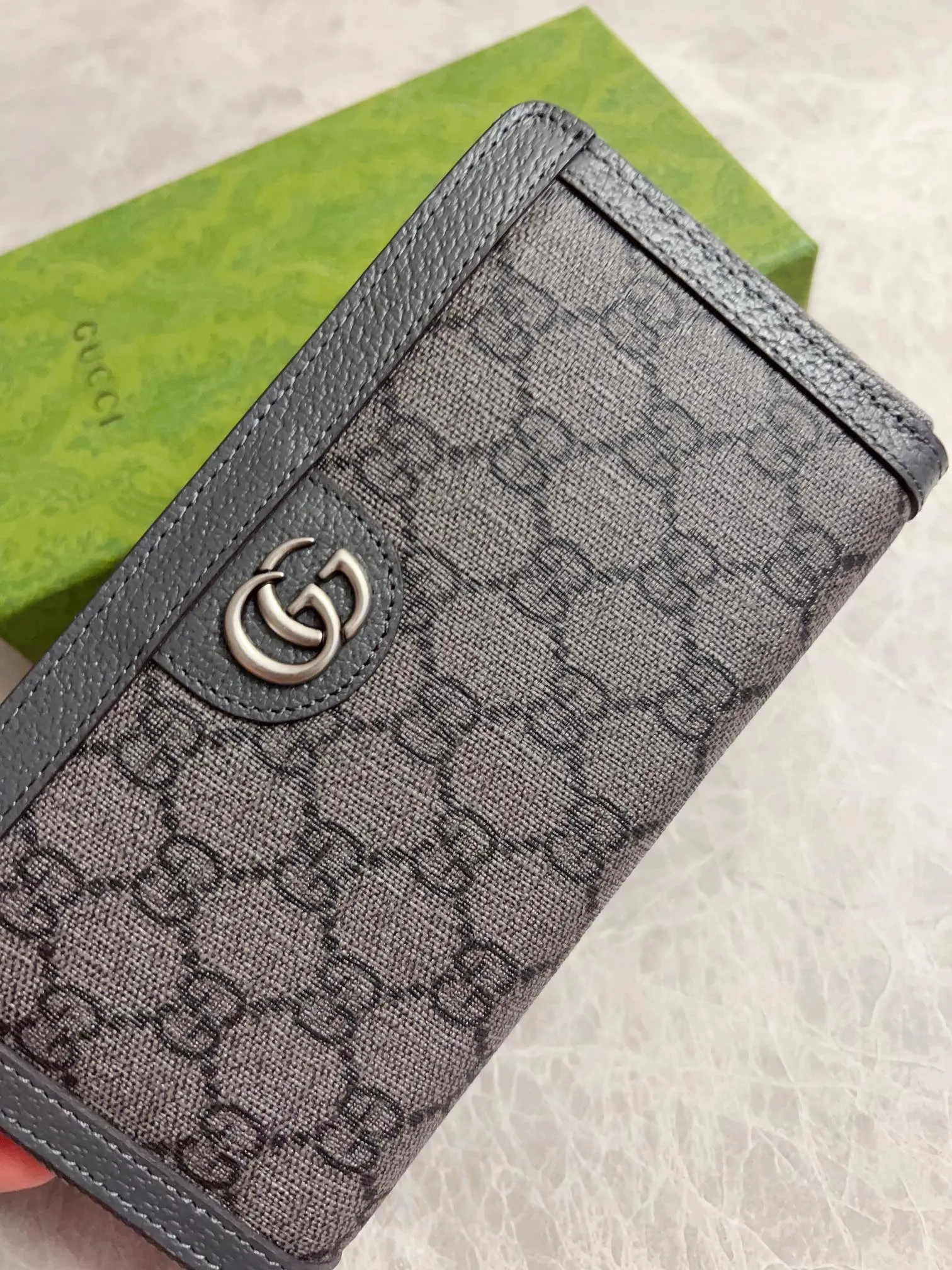 💰440 🇭🇺🇭🇺GucciO’s latest phidia series zipper bag, Ophidia series items have endless retro feelings. Gray GG Supreme canvas, gray cowhide piping, palladium tone hardware Double G Model: 706844 Dimensions: 19x 10x2.5cm Color: gray/pvc.