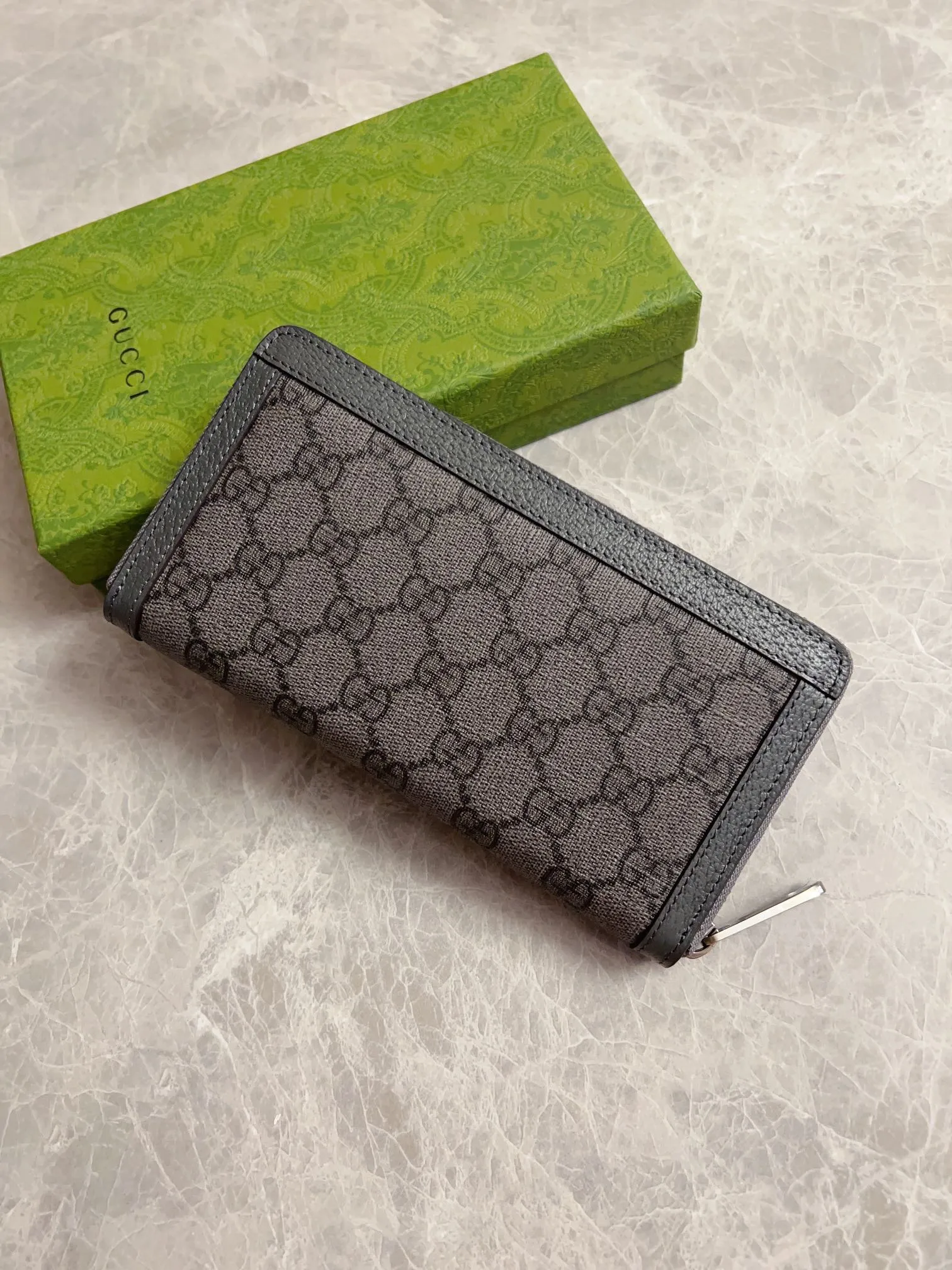 💰440 🇭🇺🇭🇺GucciO’s latest phidia series zipper bag, Ophidia series items have endless retro feelings. Gray GG Supreme canvas, gray cowhide piping, palladium tone hardware Double G Model: 706844 Dimensions: 19x 10x2.5cm Color: gray/pvc.