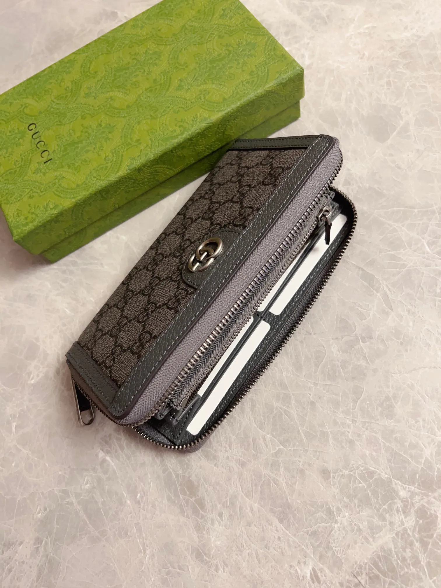 💰440 🇭🇺🇭🇺GucciO’s latest phidia series zipper bag, Ophidia series items have endless retro feelings. Gray GG Supreme canvas, gray cowhide piping, palladium tone hardware Double G Model: 706844 Dimensions: 19x 10x2.5cm Color: gray/pvc.