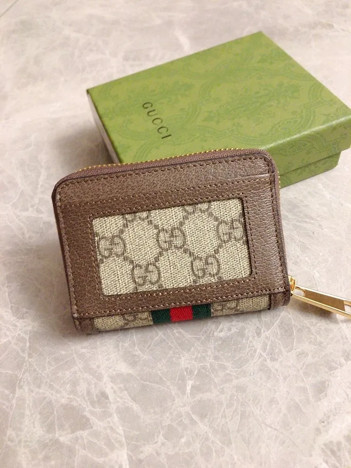 💰380 🇭🇺🇭🇺GG Marmont series🧼🧼Card holder~Business card collection in one🧼🧼Elegant and exquisite design, a must-have and versatile item! Super awesome! Model: 658552. Size: 11.5*8.5*3cm. Color: brown/PVC
