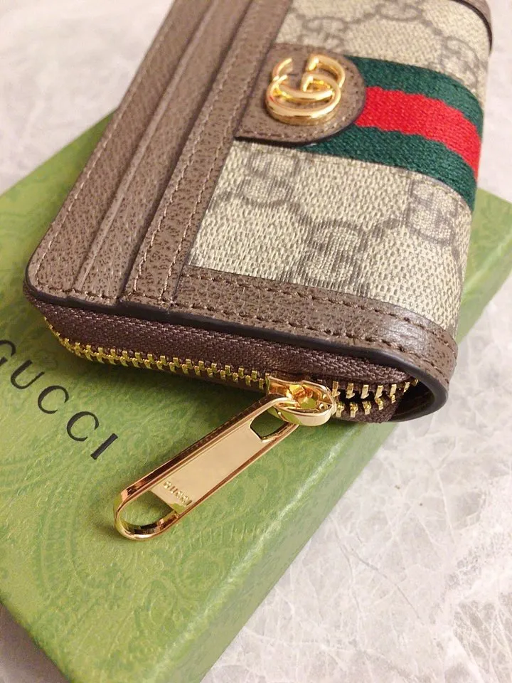💰380 🇭🇺🇭🇺GG Marmont series🧼🧼Card holder~Business card collection in one🧼🧼Elegant and exquisite design, a must-have and versatile item! Super awesome! Model: 658552. Size: 11.5*8.5*3cm. Color: brown/PVC
