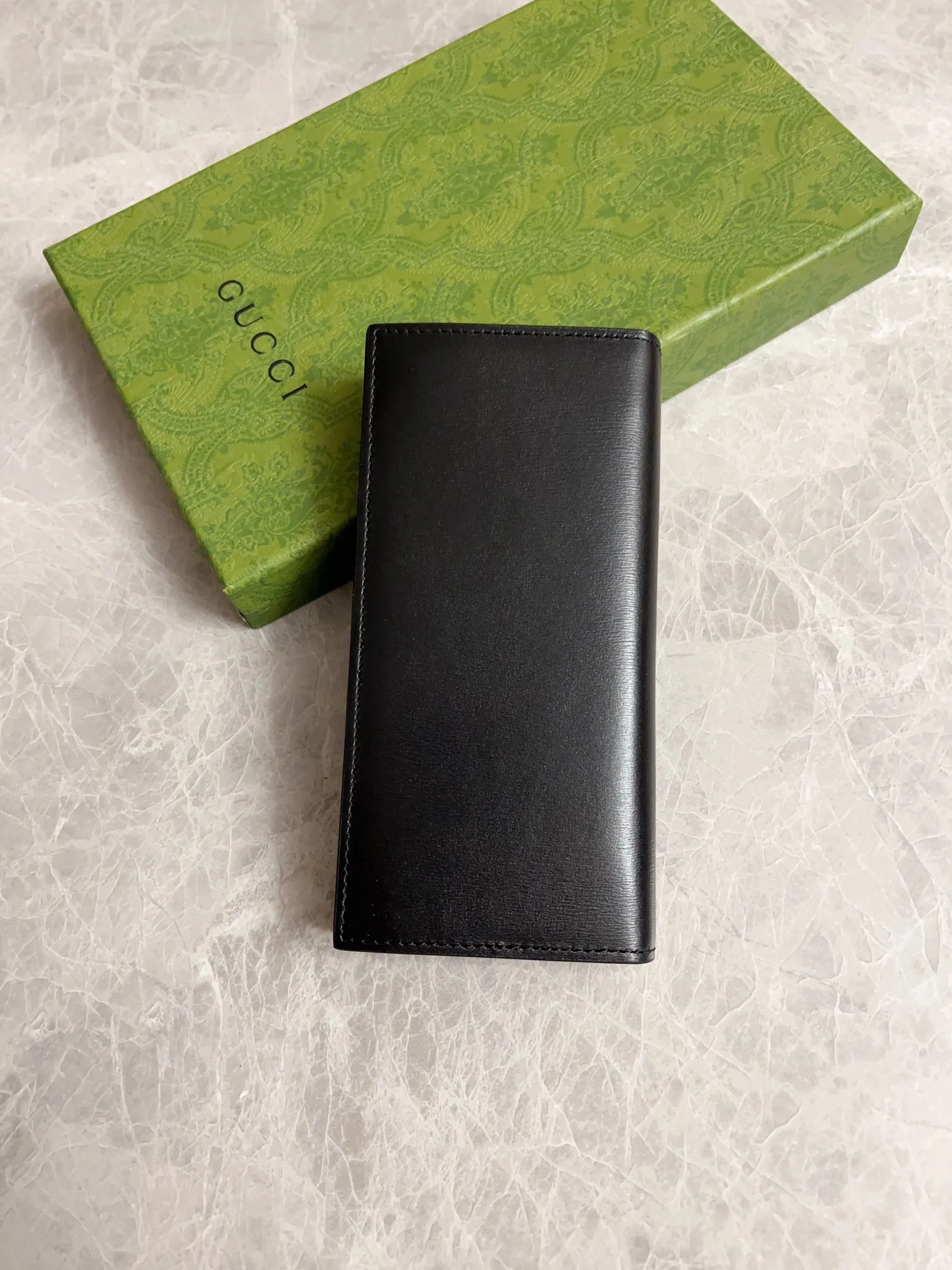 💰380 🇭🇺🇭🇺 The latest suit clips have arrived! 🗼🗼Counter quality, original toothpick pattern cowhide🗼🗼Antique silver double G hardware logo, oil edges and fine workmanship, synchronized with counters 🗼🗼Size: 18.5x9.5x2.5cm, 🗼🗼Model: 428740