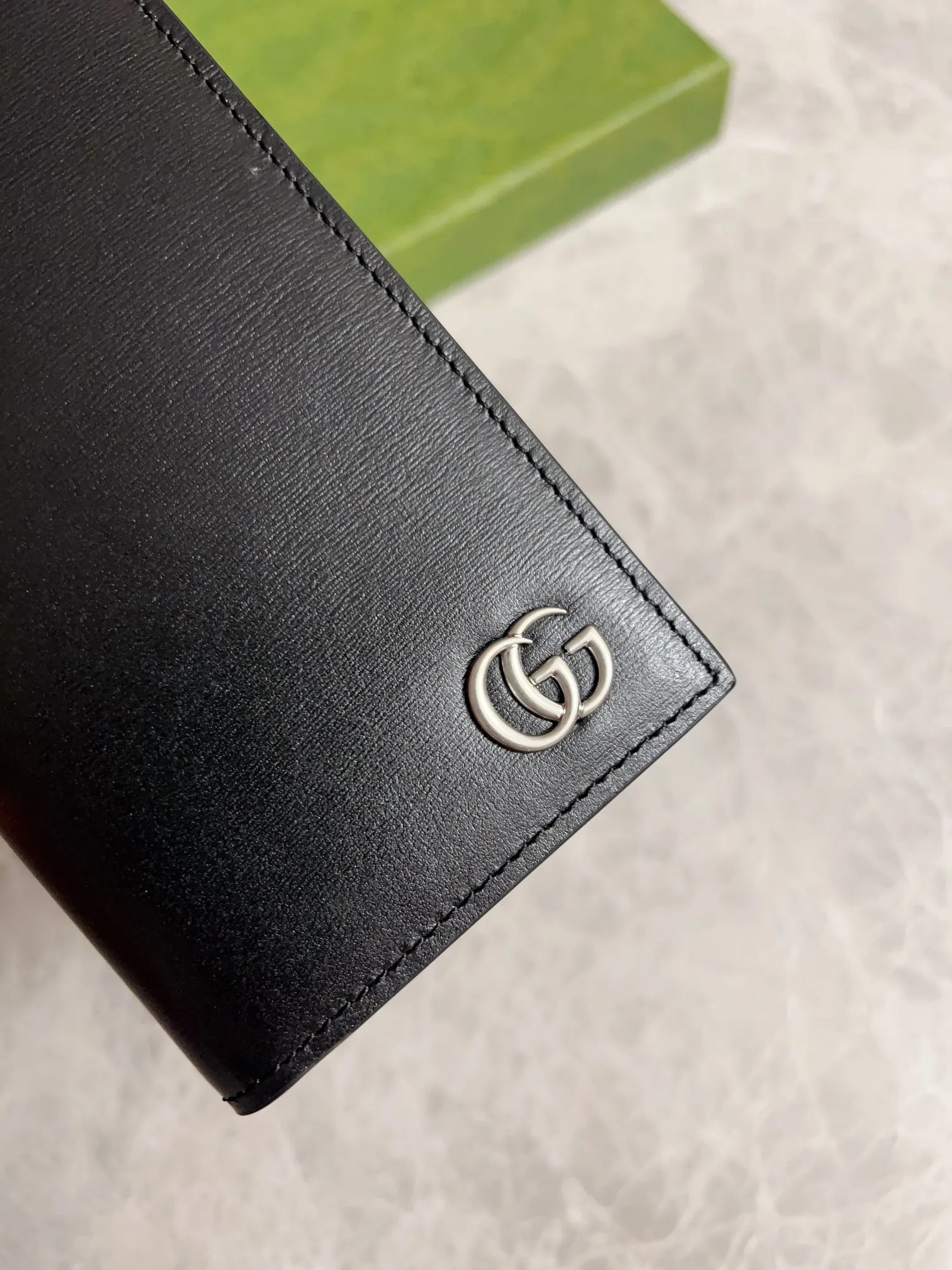 💰380 🇭🇺🇭🇺 The latest suit clips have arrived! 🗼🗼Counter quality, original toothpick pattern cowhide🗼🗼Antique silver double G hardware logo, oil edges and fine workmanship, synchronized with counters 🗼🗼Size: 18.5x9.5x2.5cm, 🗼🗼Model: 428740