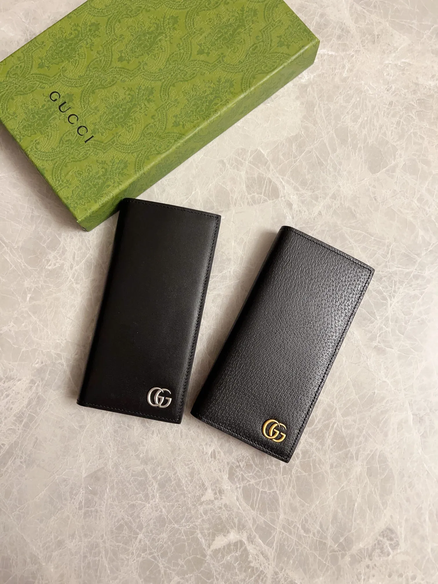 💰380 🇭🇺🇭🇺 The latest suit clips have arrived! 🗼🗼Counter quality, original toothpick pattern cowhide🗼🗼Antique silver double G hardware logo, oil edges and fine workmanship, synchronized with counters 🗼🗼Size: 18.5x9.5x2.5cm, 🗼🗼Model: 428740