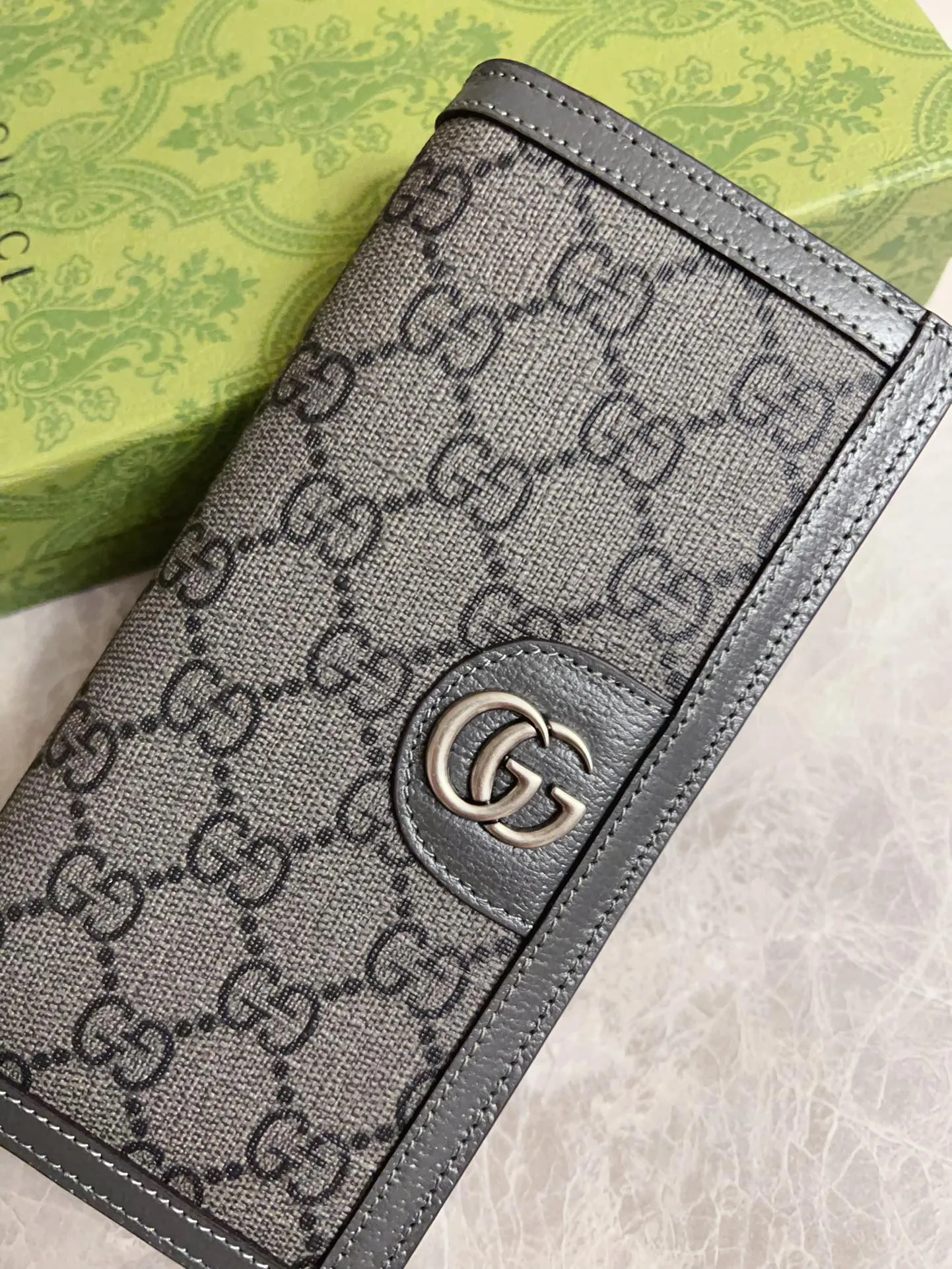 💰400 🇭🇺🇭🇺GucciO’s latest phidia series suit bag, Ophidia series items have endless retro feelings. GG Supreme canvas, cowhide piping, gun silver tone accessories Double G Model: 791746 Size: 19x 9.5cm Color: gray/blue/pvc.