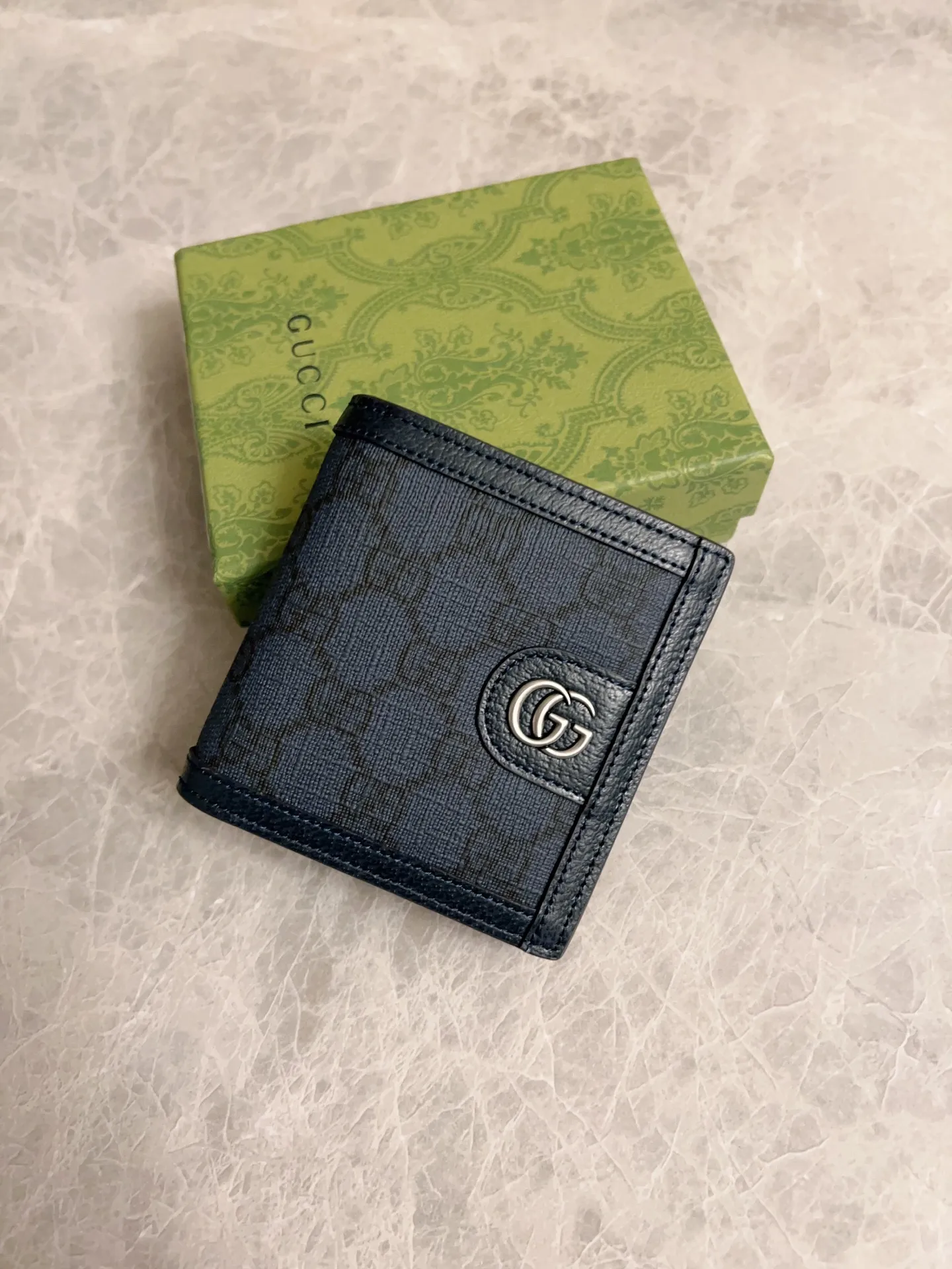 💰320 🇭🇺🇭🇺GucciO’s latest phidia series mid-length wallet bag, the Ophidia series items have endless retro feelings. Dark blue GG Supreme canvas, dark blue cowhide piping, palladium tone hardware Double G Model: 732016 Dimensions: 10x 10cm Color: dark blue/pvc.