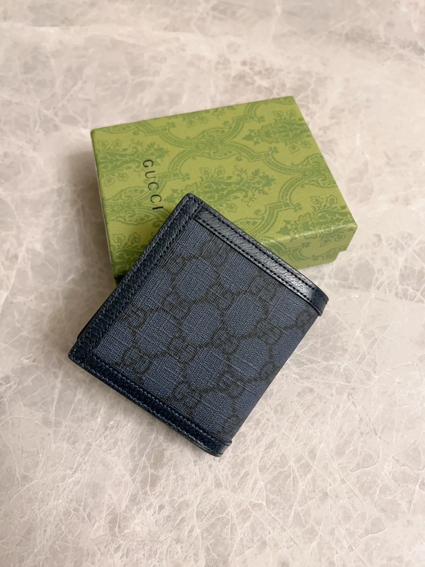 💰320 🇭🇺🇭🇺GucciO’s latest phidia series mid-length wallet bag, the Ophidia series items have endless retro feelings. Dark blue GG Supreme canvas, dark blue cowhide piping, palladium tone hardware Double G Model: 732016 Dimensions: 10x 10cm Color: dark blue/pvc.