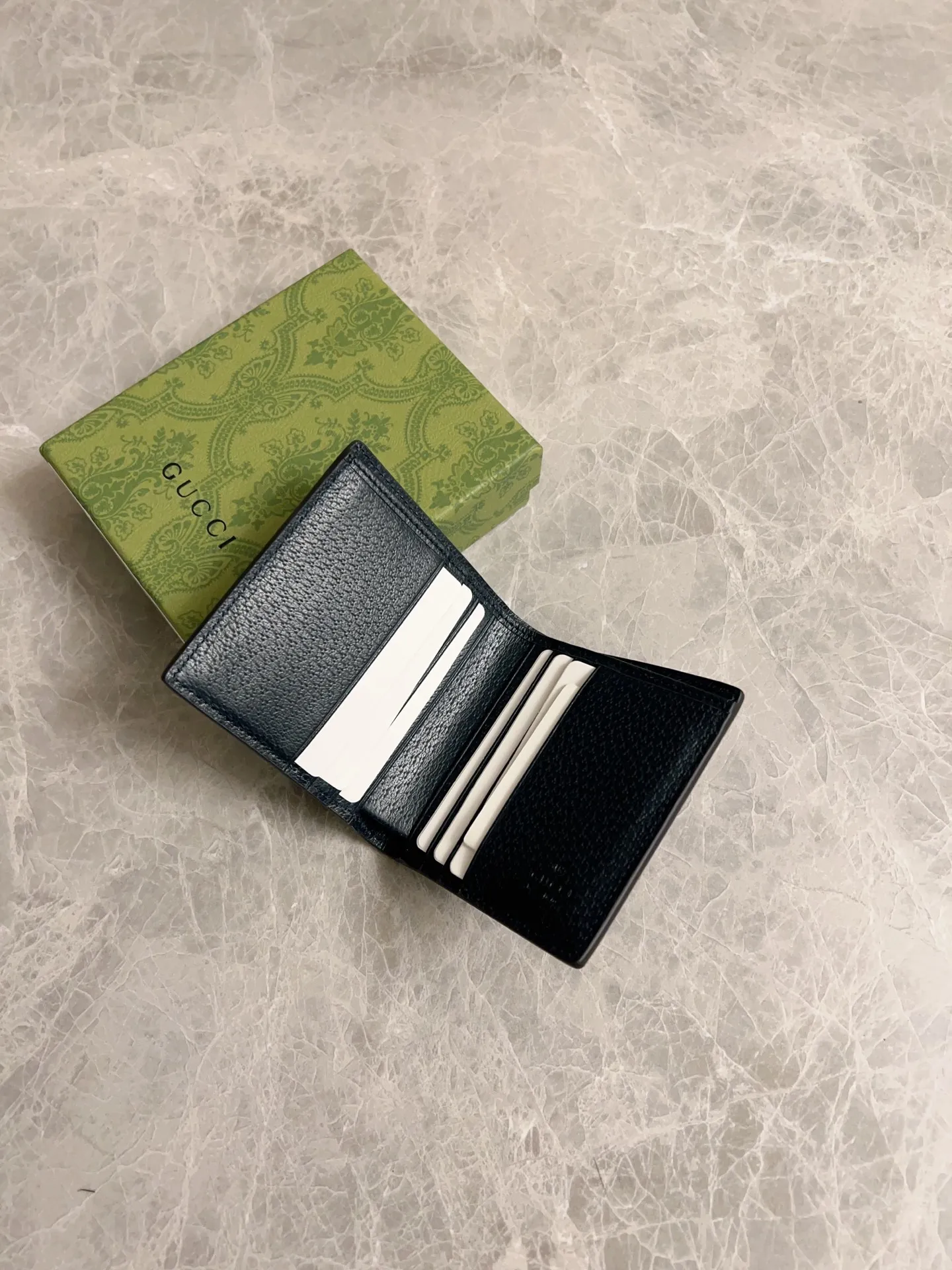 💰320 🇭🇺🇭🇺GucciO’s latest phidia series mid-length wallet bag, the Ophidia series items have endless retro feelings. Dark blue GG Supreme canvas, dark blue cowhide piping, palladium tone hardware Double G Model: 732016 Dimensions: 10x 10cm Color: dark blue/pvc.