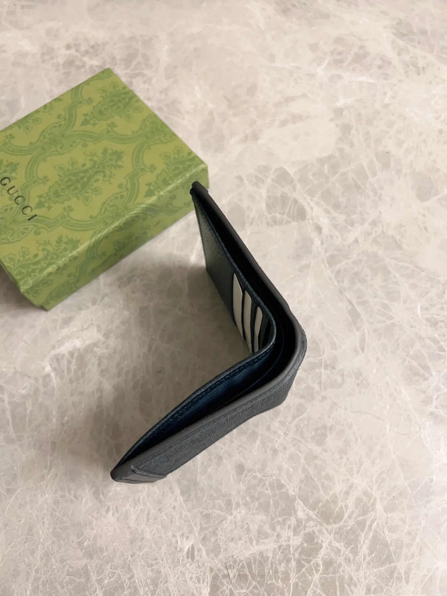 💰320 🇭🇺🇭🇺GucciO’s latest phidia series mid-length wallet bag, the Ophidia series items have endless retro feelings. Dark blue GG Supreme canvas, dark blue cowhide piping, palladium tone hardware Double G Model: 732016 Dimensions: 10x 10cm Color: dark blue/pvc.