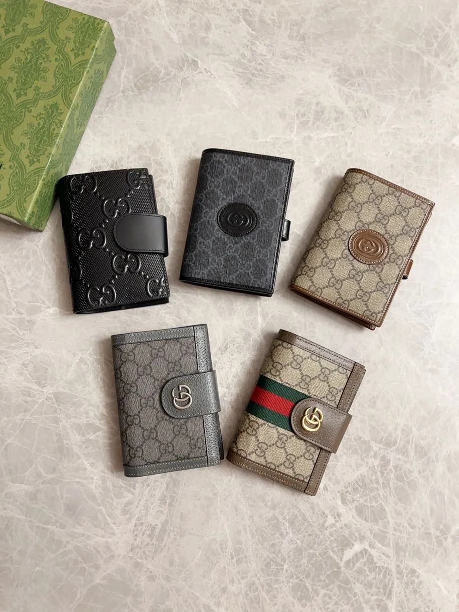 💰350 🇭🇺🇭🇺 GG official website synchronizes the new style~Passport holder🦠🦠GG Supreme Canvas series~Brown pig pattern original cowhide inner compartment [one card slot and one passport slot]🦠🦠You can also put a little cash and air tickets, pragmatism, generous and decent, and exquisite workmanship! 🦠🦠Red and green with bronze double G hardware is the mainstream, 🦠🦠Size: 10.5 width x 14.5 height cm, style number: 598914, color: brown PVC