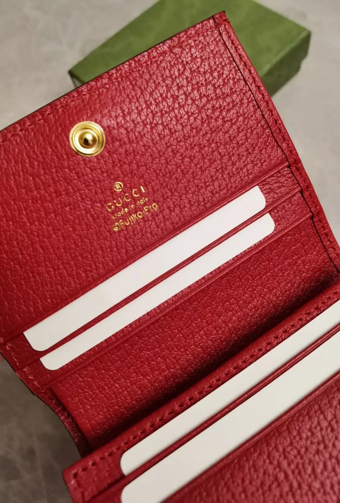 💰370🇭🇺🇭🇺 GUCCI latest! Original product! 🧤 🧤 Doraemon x Gucci joint series ~ short clip wallet ~ card holder! The various cute expressions of "Big Fatty" Doraemon are torn-printed on PVC high-grade fabrics and matched with original factory pig-grain cowhide, exquisite and fashionable, model number: 647788, size: 11x8.5x3cm