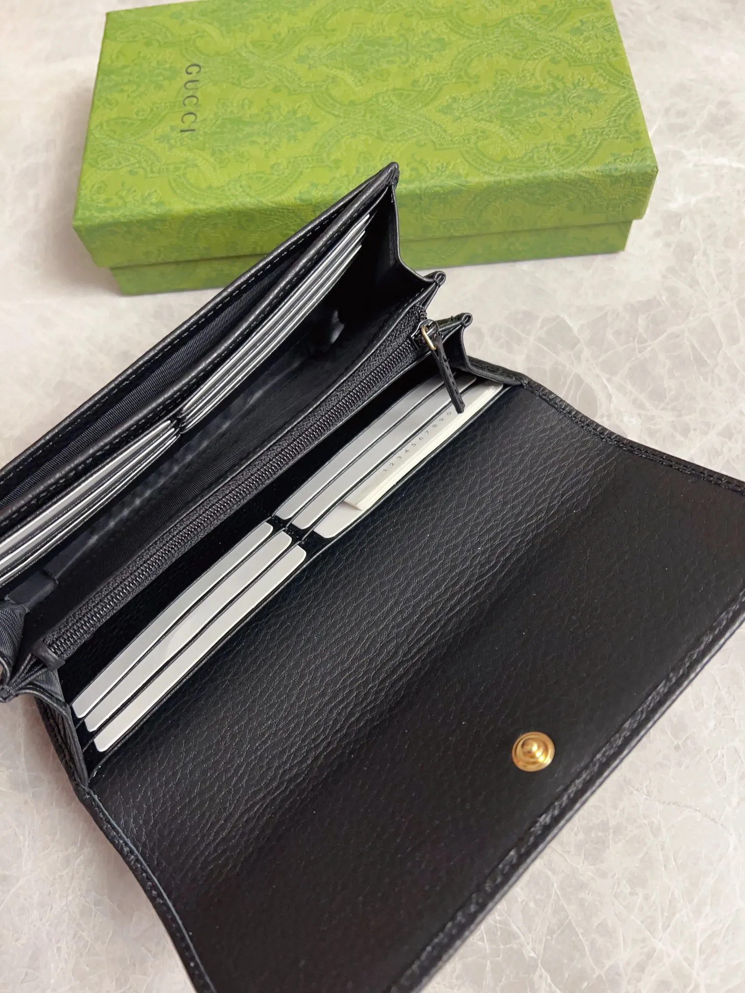 💰420 🇭🇺🇭🇺 New product, original quality! 🍁🍁Model number: 456116, imported natural cowhide leather🍁🍁With the latest double G metal logo🍁🍁Size: 19x 10x 2.5cm, color: black, exquisite and luxurious🍁🍁