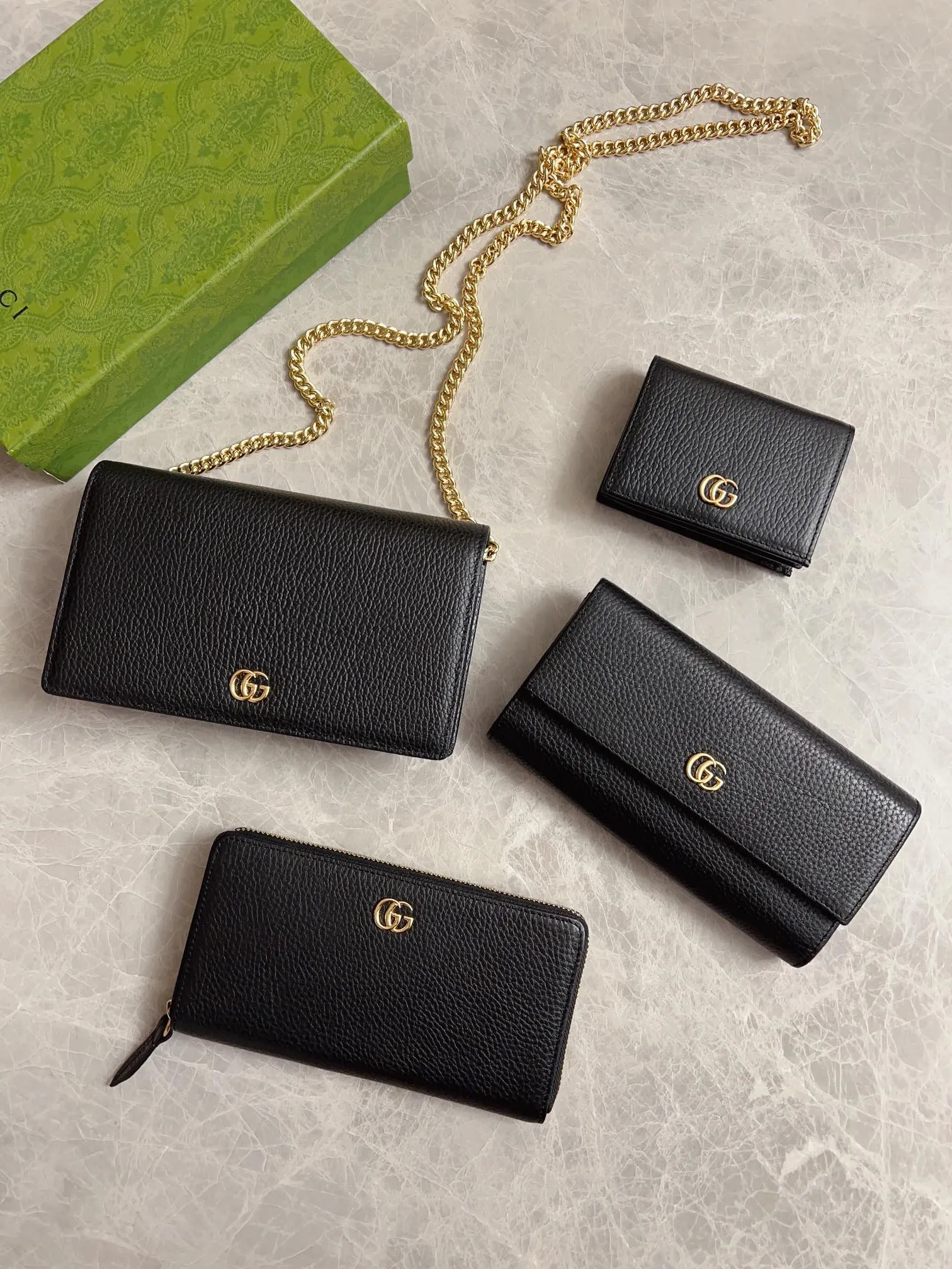 💰420 🇭🇺🇭🇺 New product, original quality! 🍁🍁Model number: 456116, imported natural cowhide leather🍁🍁With the latest double G metal logo🍁🍁Size: 19x 10x 2.5cm, color: black, exquisite and luxurious🍁🍁