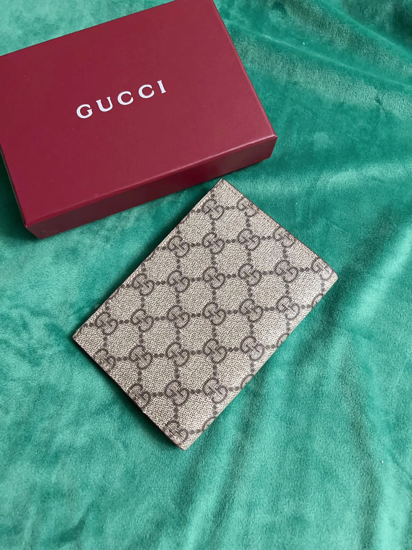 💰380🇭🇺🇭🇺New products on the official website! Exquisite passport holder🐹🐹PVC with burgundy calfskin, with cute and exquisite cartoon patterns on the leather! 🐹🐹Style number 810072, size: 14x10, 🐹🐹Little red cat, puppy, panda, owl, exquisite and cute! Original product!