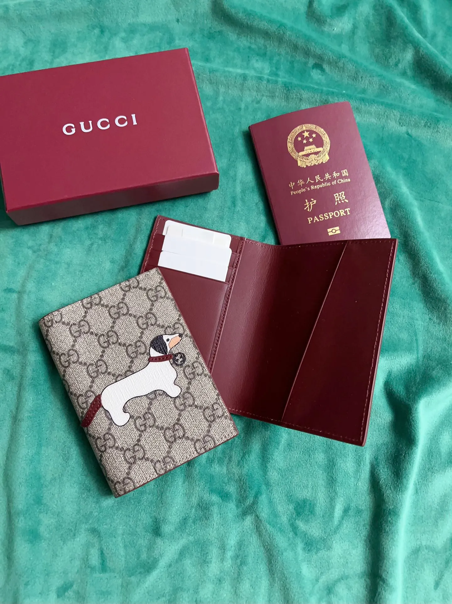 💰380🇭🇺🇭🇺New products on the official website! Exquisite passport holder🐹🐹PVC with burgundy calfskin, with cute and exquisite cartoon patterns on the leather! 🐹🐹Style number 810072, size: 14x10, 🐹🐹Little red cat, puppy, panda, owl, exquisite and cute! Original product!
