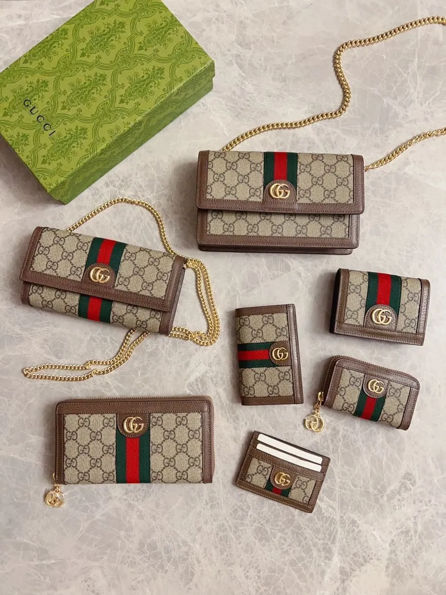💰320 🇭🇺🇭🇺 The official website is synchronized with the new model! Ophidia series ~ small key bag 🌿🌿 made of GG Supreme high-grade PVC fabric 🌿🌿 with iconic double G hardware marks, classic red and green webbing, built-in exquisite GG key chain pendant 🌿🌿 fashionable and elegant, lightweight and practical, 🌿🌿 model number: 523157, size: W10.5xH7x2.5cm, color: coffee