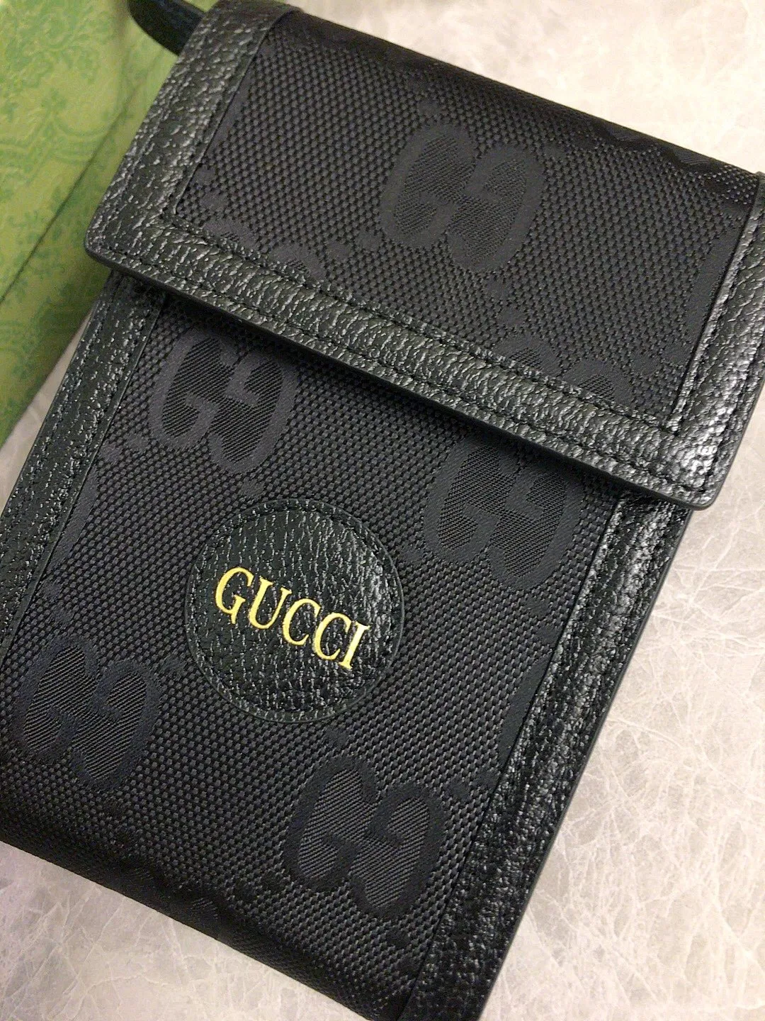 💰560 🇭🇺🇭🇺Official website sync new style‼ ️The 2020 early autumn Gucci Off The Grid series is the first series of Gucci Circular Lines. 🧵The design of this product line makes full use of a variety of recyclable and sustainably sourced organic bio-based materials 🧵Regenerated nylon is made of recyclable sewing threads and accessories 🧵Relying on a bright opaque background to highlight the brand's unique GG pattern element! 🧵Black leather piping, brass alloy metal accessories, decorated with Gucci brand genuine cowhide logo! Exquisite and stylish mobile phone bag! 🧵Model: 625599, size: 11.5x18x3.5cm