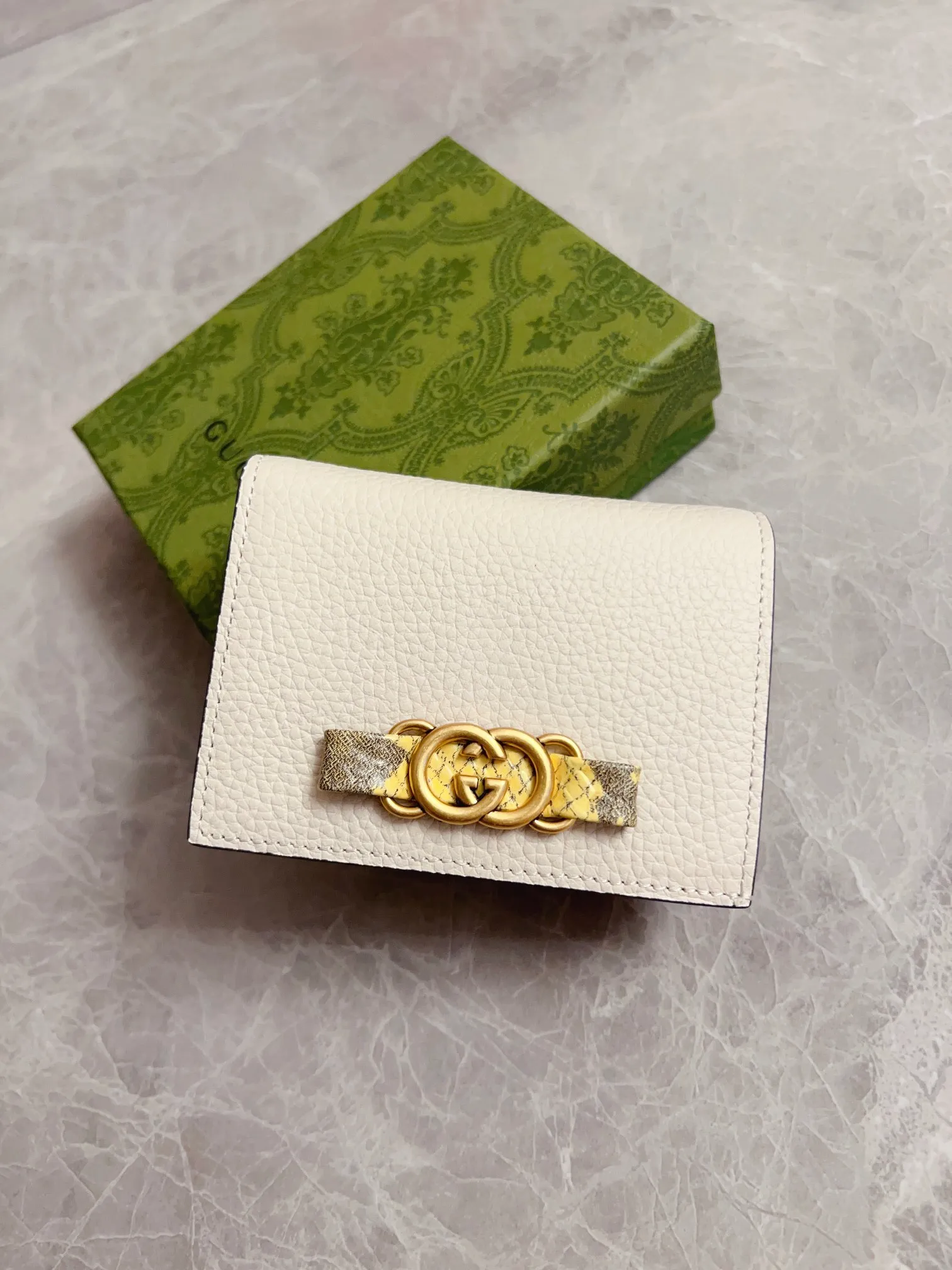 💰400 🇮🇹🇮🇹Gucci’s latest ~ small wallet with interlocking Double G python leather bow🍓🍓Exquisitely crafted from original factory calfskin, 🍓🍓The front bow is made with python leather piping and antique gold tone interlocking Double G details, 🍓🍓Iconic fashion item🍓🍓Model: 746059, Size: 11x 8.5x3cm