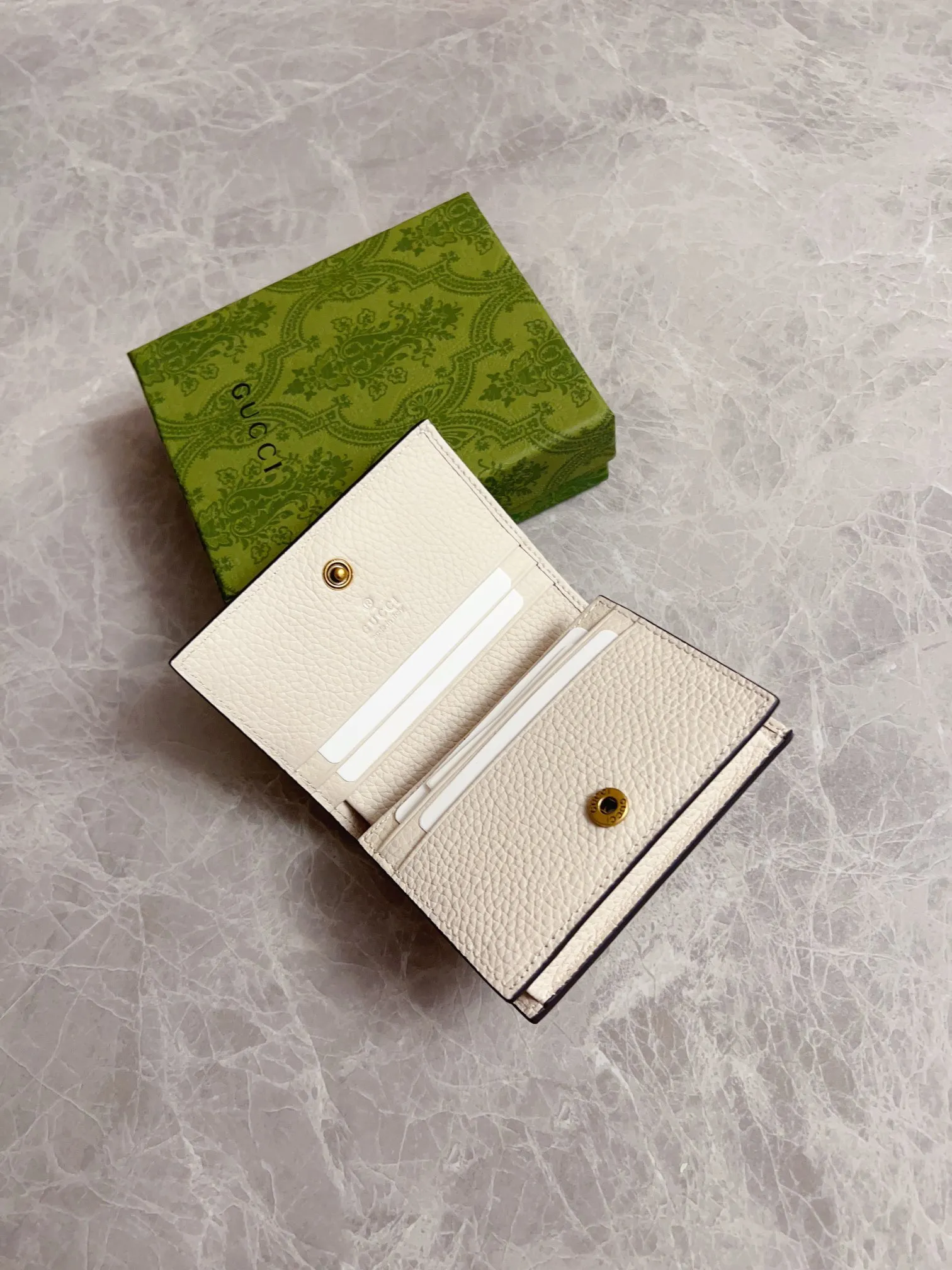 💰400 🇮🇹🇮🇹Gucci’s latest ~ small wallet with interlocking Double G python leather bow🍓🍓Exquisitely crafted from original factory calfskin, 🍓🍓The front bow is made with python leather piping and antique gold tone interlocking Double G details, 🍓🍓Iconic fashion item🍓🍓Model: 746059, Size: 11x 8.5x3cm