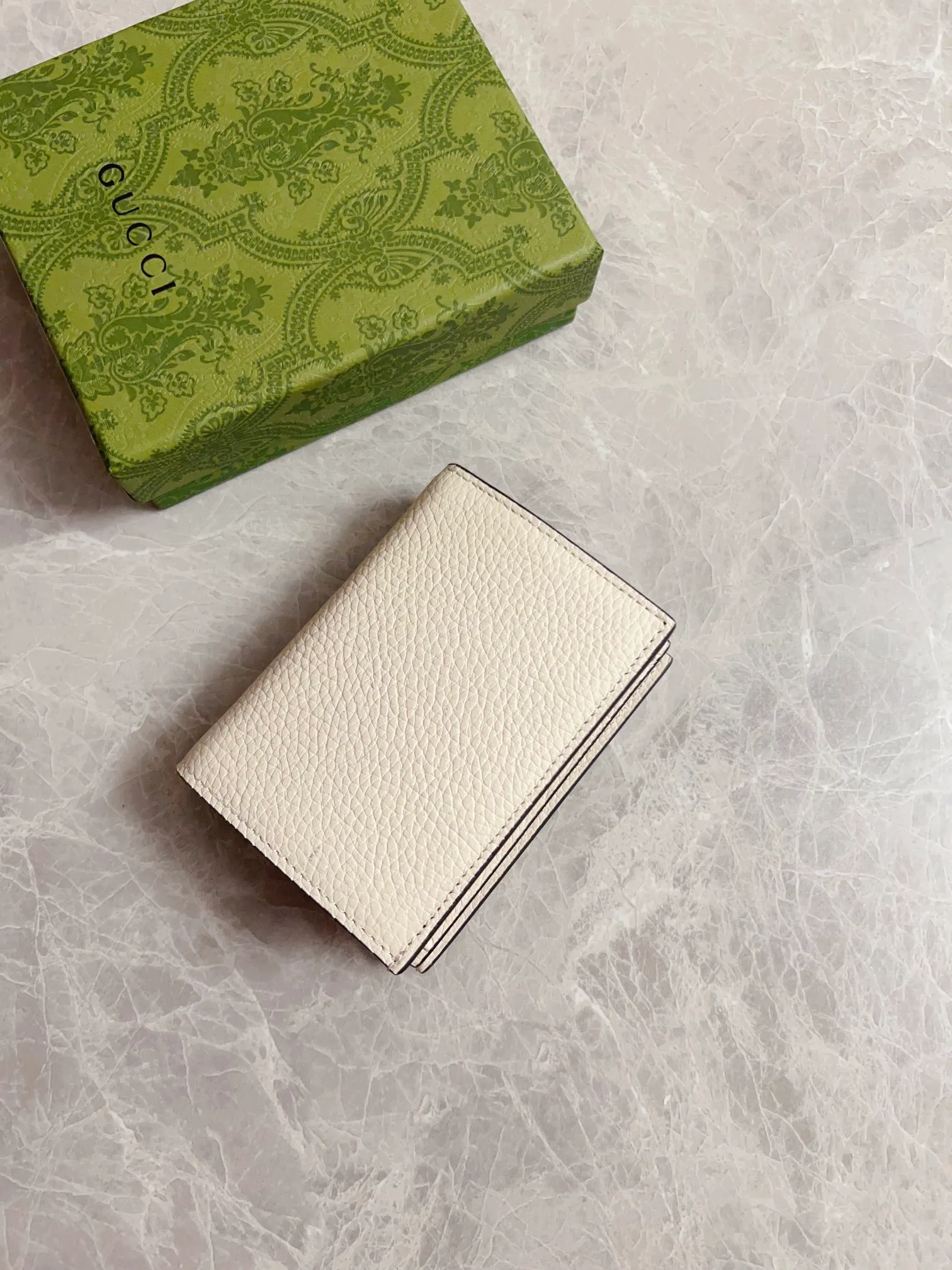 💰400 🇮🇹🇮🇹Gucci’s latest ~ small wallet with interlocking Double G python leather bow🍓🍓Exquisitely crafted from original factory calfskin, 🍓🍓The front bow is made with python leather piping and antique gold tone interlocking Double G details, 🍓🍓Iconic fashion item🍓🍓Model: 746059, Size: 11x 8.5x3cm