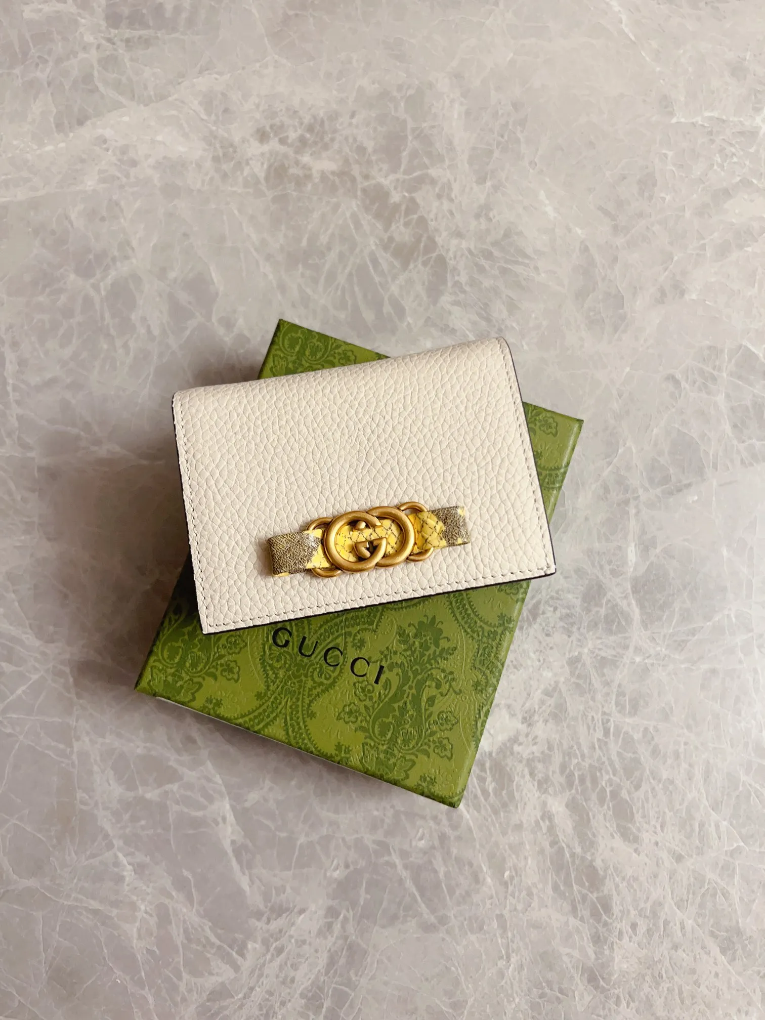 💰400 🇮🇹🇮🇹Gucci’s latest ~ small wallet with interlocking Double G python leather bow🍓🍓Exquisitely crafted from original factory calfskin, 🍓🍓The front bow is made with python leather piping and antique gold tone interlocking Double G details, 🍓🍓Iconic fashion item🍓🍓Model: 746059, Size: 11x 8.5x3cm