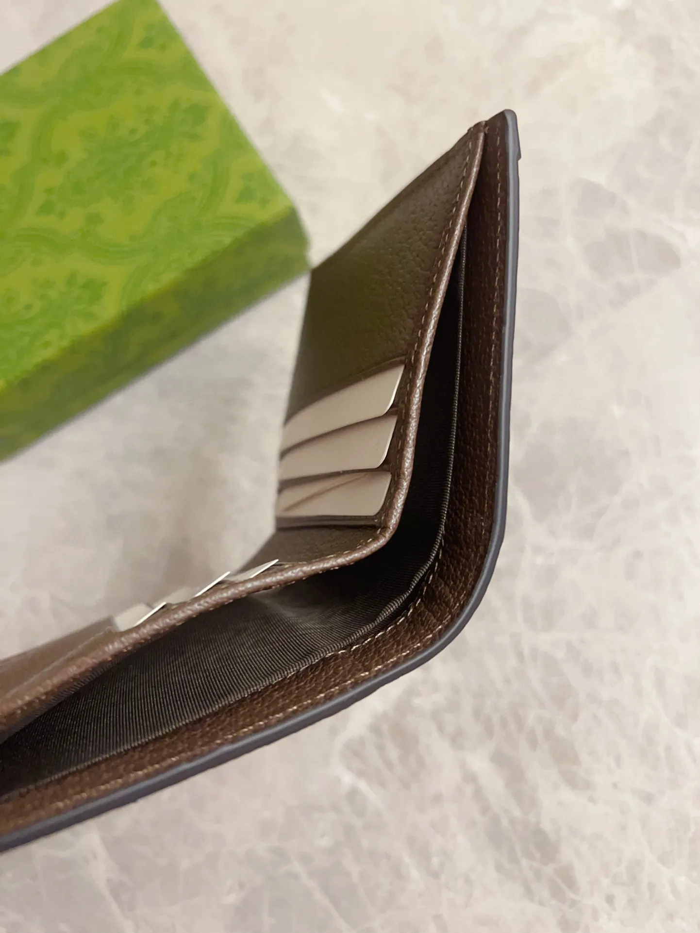 💰320 🇭🇺🇭🇺GucciO’s latest phidia series mid-length wallet bag, the Ophidia series items have endless retro feelings. Gray GG Supreme canvas, gray cowhide piping, palladium tone accessories Double G Model: 732016 Size: 10x 10cm Color: Brown/PVC.