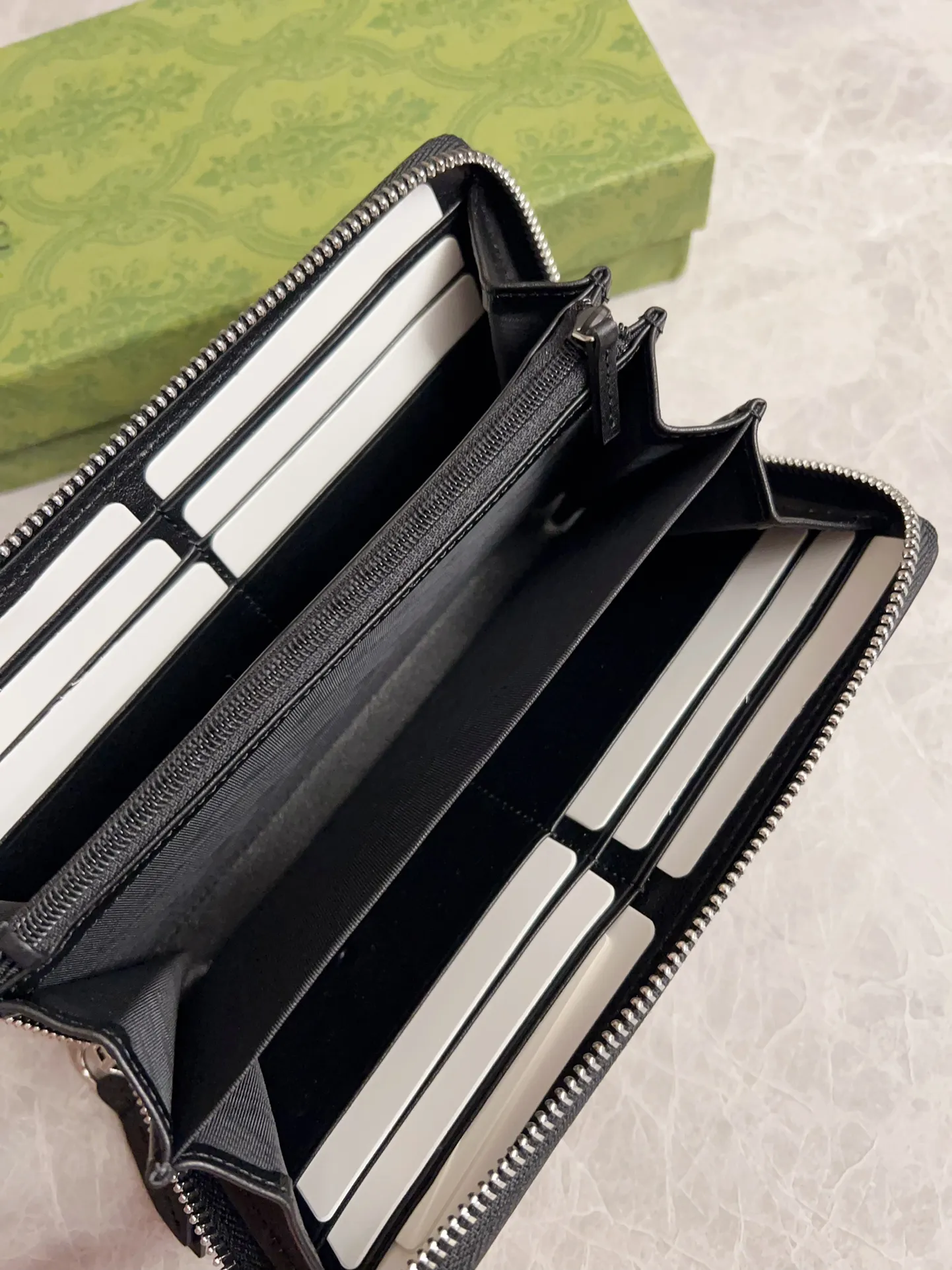 💰380 🇭🇺🇭🇺New men’s wallet! 🐍🐍Synchronized at the counter, original shaved leather with high-quality PVC fabric🐍🐍Tear-printed latest Striped Snake logo🐍🐍Cotton cloth bronze gold pull money, fine oil edge workmanship, simple and elegant, fashionable and domineering,🐍🐍Model: 451273, size: 19x10x2.5cm, color: Brown PVC-Black "Striped Snake"