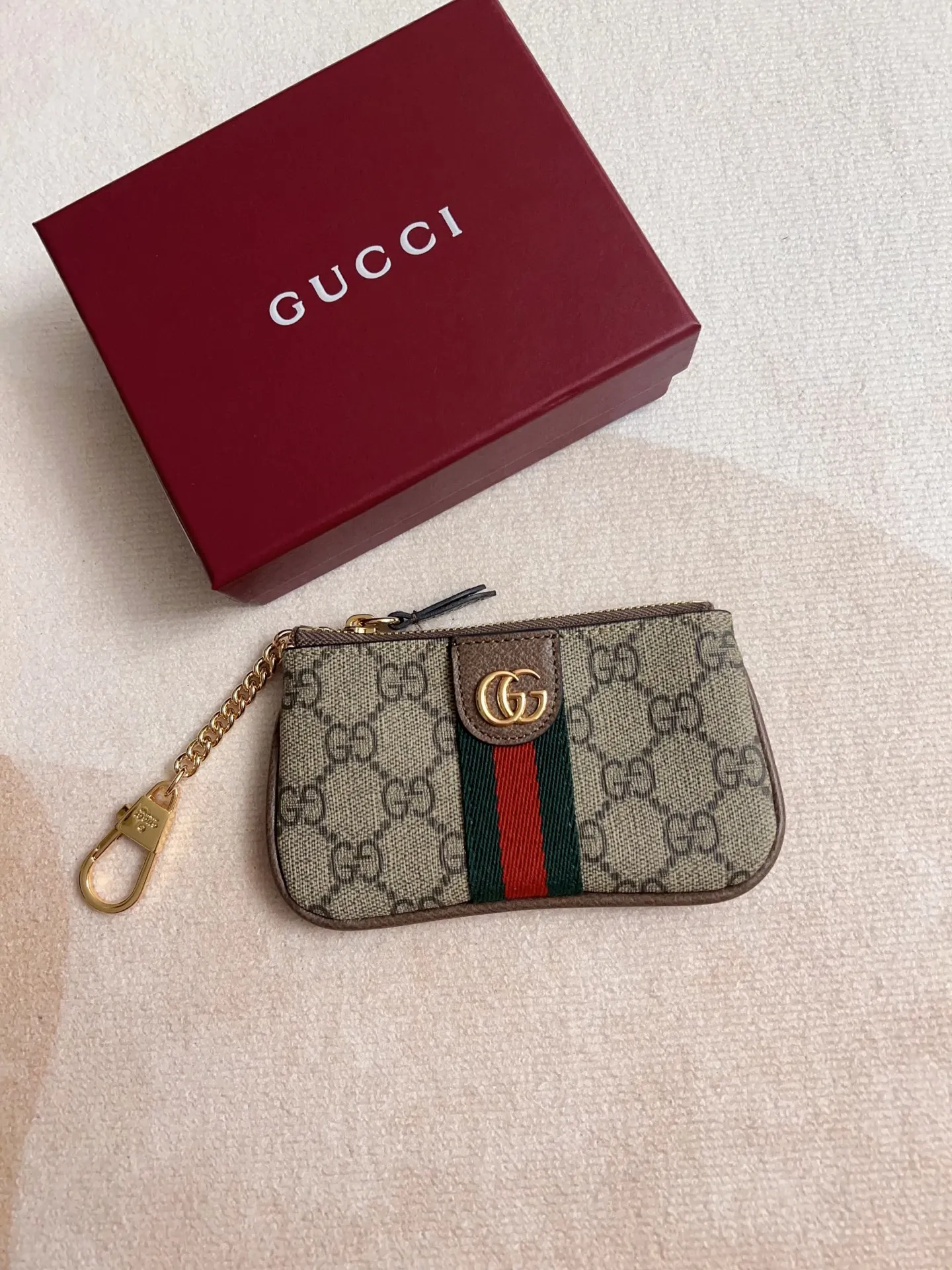 💰320 🇭🇺🇭🇺 The official website is synchronized with the new model! Ophidia series ~ lipstick bag ~ wallet, 🍉🍉 is made of GG Supreme original factory pig pattern first-layer cowhide with PVC 🍉🍉 equipped with iconic double G hardware marks, classic red and green webbing, exquisitely made! 🍉🍉Model number: 838466🍉🍉Size: 12x7.5cm, color: brown maroon