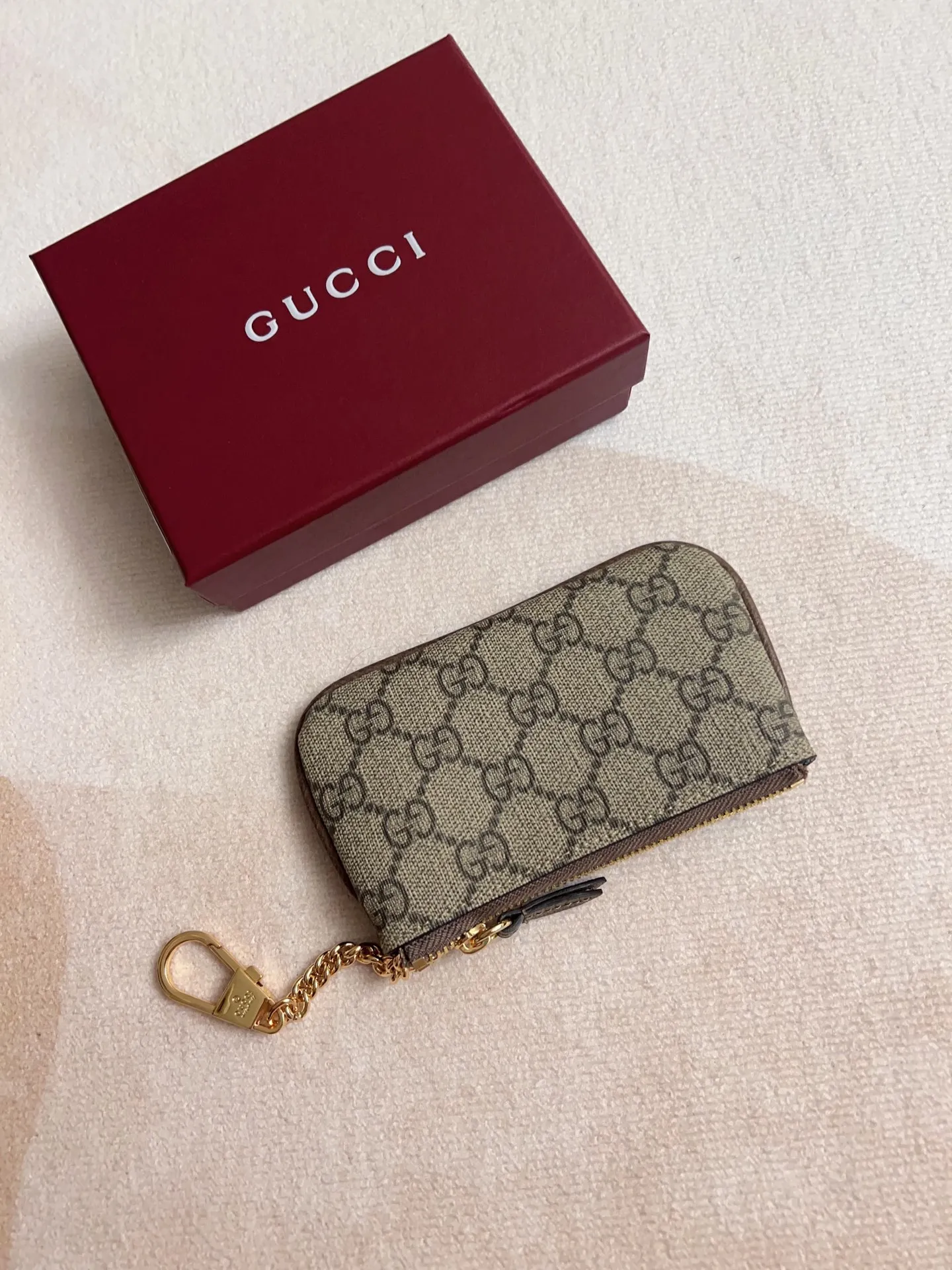 💰320 🇭🇺🇭🇺 The official website is synchronized with the new model! Ophidia series ~ lipstick bag ~ wallet, 🍉🍉 is made of GG Supreme original factory pig pattern first-layer cowhide with PVC 🍉🍉 equipped with iconic double G hardware marks, classic red and green webbing, exquisitely made! 🍉🍉Model number: 838466🍉🍉Size: 12x7.5cm, color: brown maroon