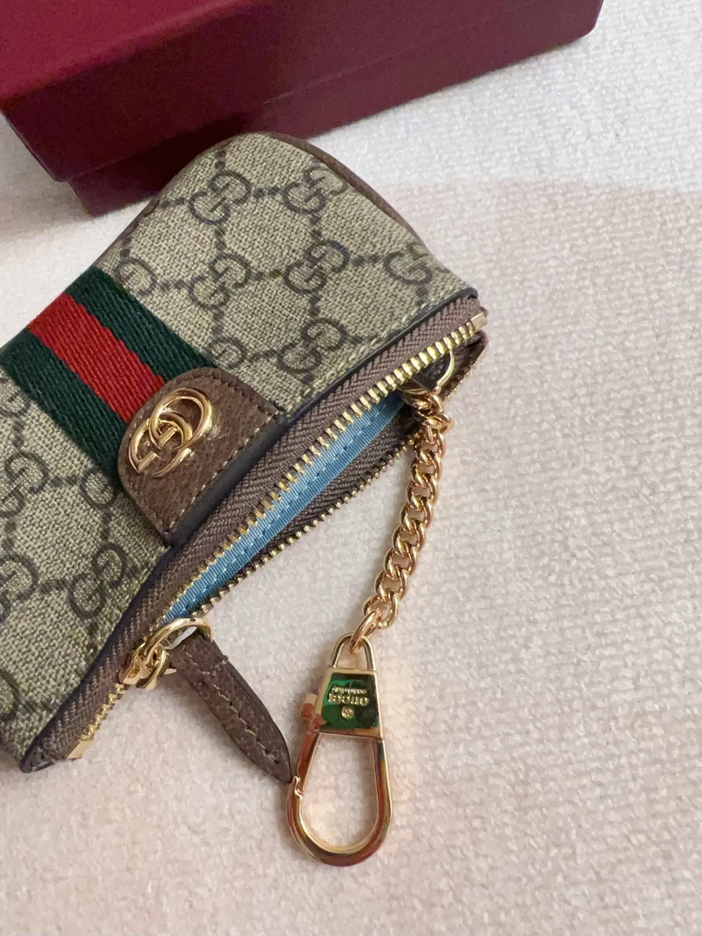 💰320 🇭🇺🇭🇺 The official website is synchronized with the new model! Ophidia series ~ lipstick bag ~ wallet, 🍉🍉 is made of GG Supreme original factory pig pattern first-layer cowhide with PVC 🍉🍉 equipped with iconic double G hardware marks, classic red and green webbing, exquisitely made! 🍉🍉Model number: 838466🍉🍉Size: 12x7.5cm, color: brown maroon