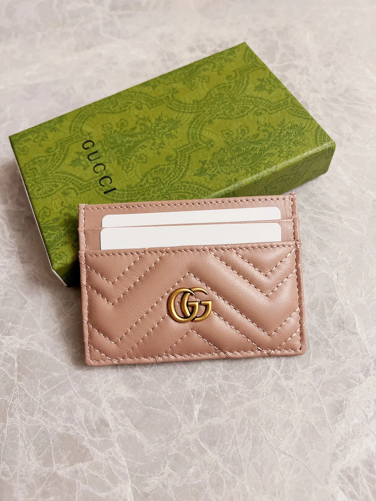 💰210 🇭🇺🇭🇺 The latest ~ GG Marmont card holder 🦄🦄 quilted with humanoid pattern, 🦄🦄 with GG logo pattern on the back, bronze hardware accessories 🦄🦄Model number: 443127, size: W10*H7cm, color: black, red, dark green, nude pink