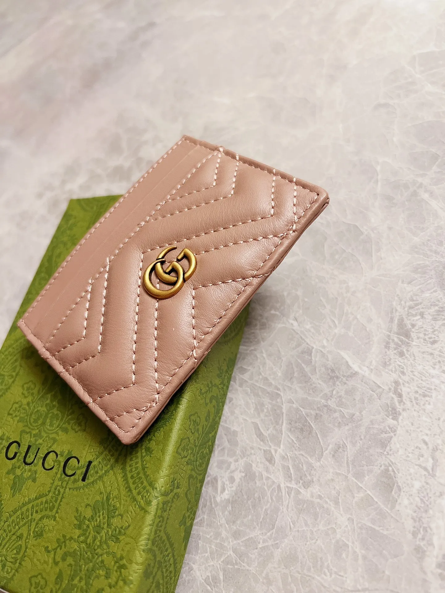 💰210 🇭🇺🇭🇺 The latest ~ GG Marmont card holder 🦄🦄 quilted with humanoid pattern, 🦄🦄 with GG logo pattern on the back, bronze hardware accessories 🦄🦄Model number: 443127, size: W10*H7cm, color: black, red, dark green, nude pink