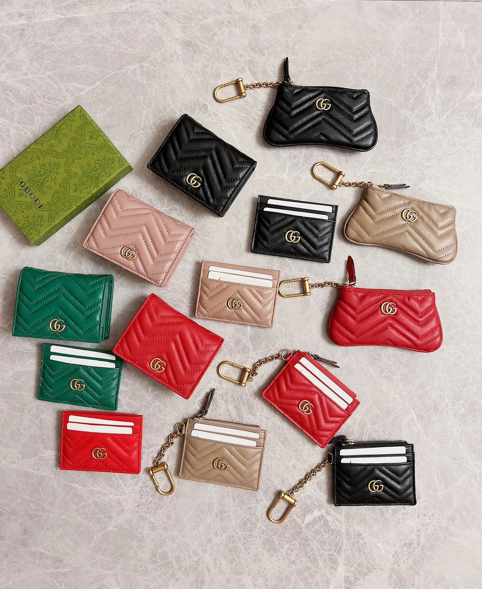 💰210 🇭🇺🇭🇺 The latest ~ GG Marmont card holder 🦄🦄 quilted with humanoid pattern, 🦄🦄 with GG logo pattern on the back, bronze hardware accessories 🦄🦄Model number: 443127, size: W10*H7cm, color: black, red, dark green, nude pink
