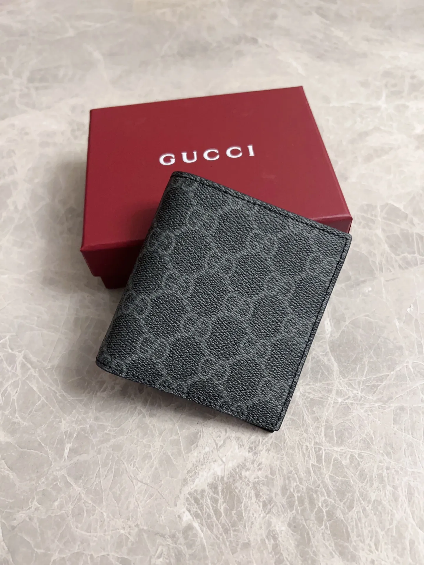 💰310 🇭🇺🇭🇺GG Emblem series reinterprets the classic double G pattern with creative design and innovative functions. 🍃🍃New granular PVC fabric with original factory calfskin, fashionable and versatile! 🍃🍃Brown, black Style number: 821206 (middle clip) Size: 10x10cm