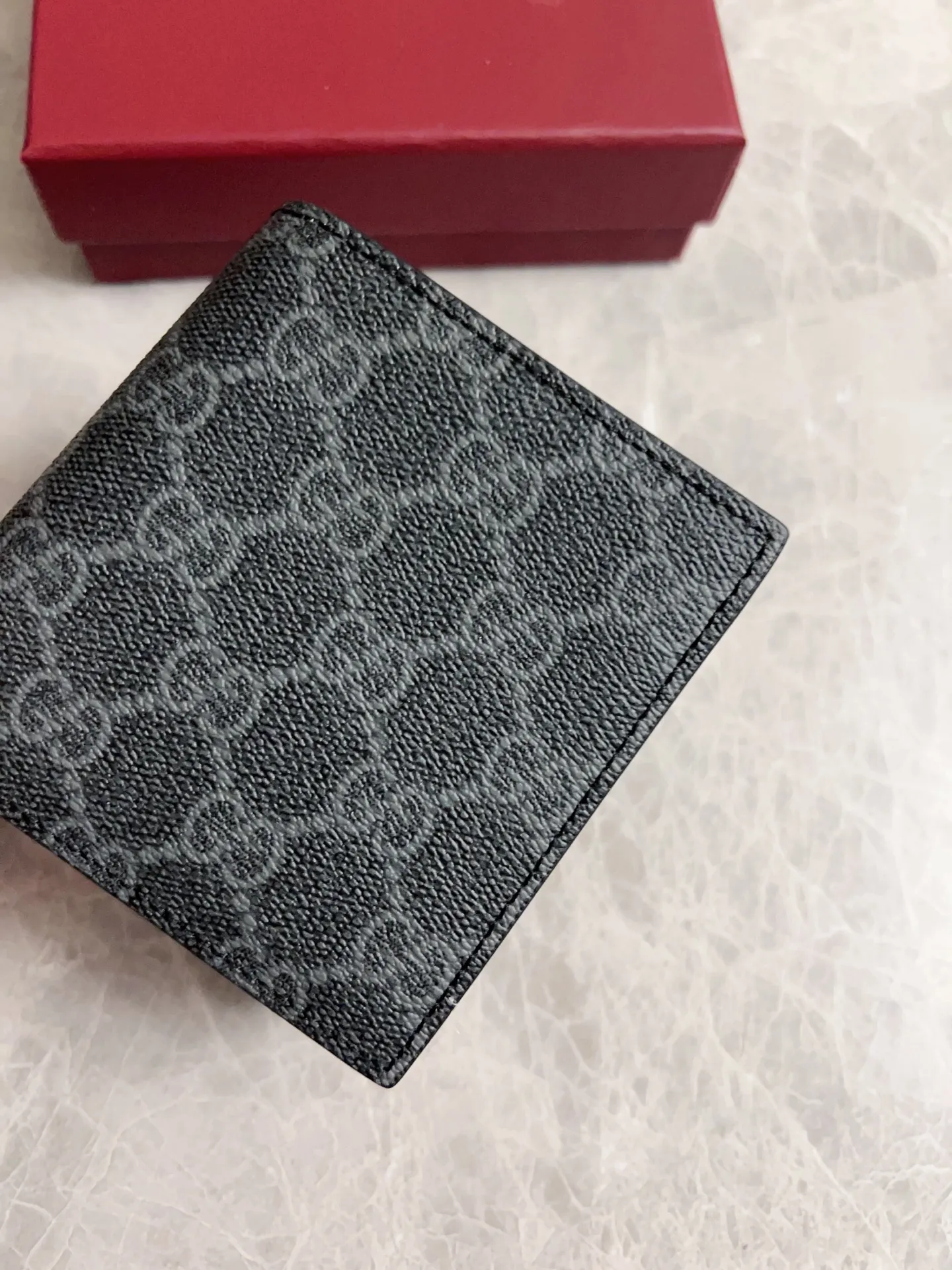 💰310 🇭🇺🇭🇺GG Emblem series reinterprets the classic double G pattern with creative design and innovative functions. 🍃🍃New granular PVC fabric with original factory calfskin, fashionable and versatile! 🍃🍃Brown, black Style number: 821206 (middle clip) Size: 10x10cm