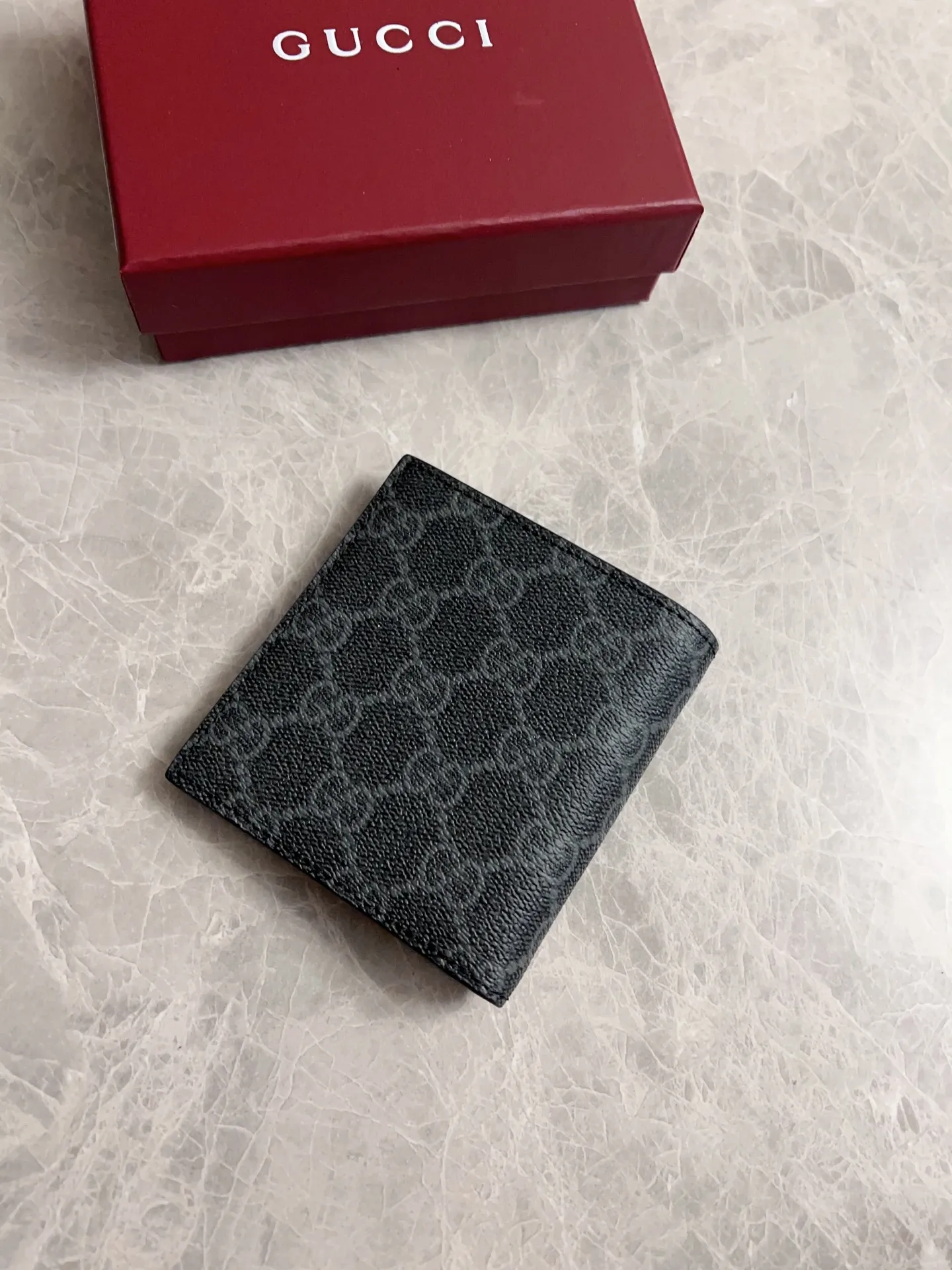 💰310 🇭🇺🇭🇺GG Emblem series reinterprets the classic double G pattern with creative design and innovative functions. 🍃🍃New granular PVC fabric with original factory calfskin, fashionable and versatile! 🍃🍃Brown, black Style number: 821206 (middle clip) Size: 10x10cm